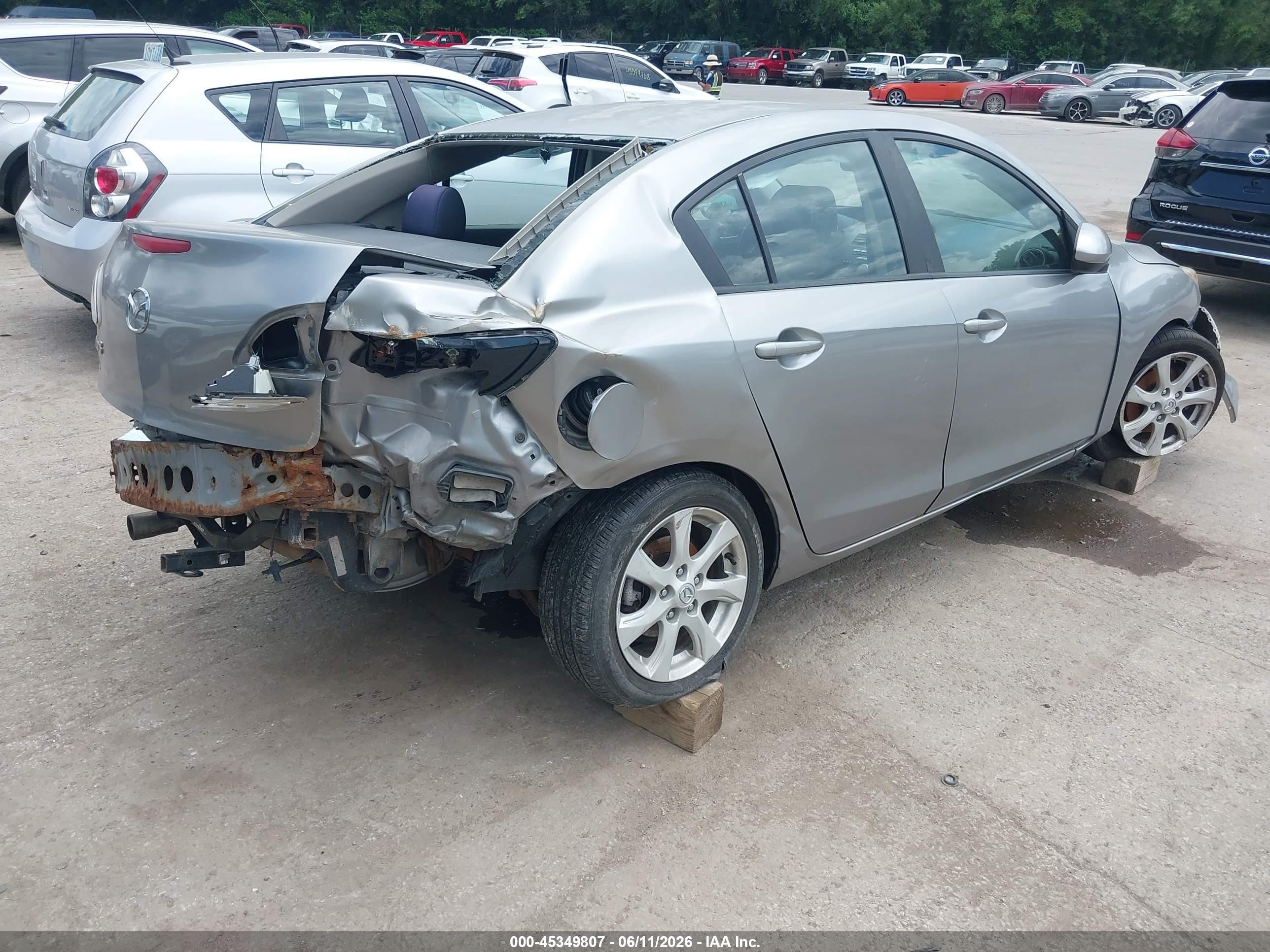 2010 Mazda Mazda3 I Touring Silver vin: JM1BL1SFXA1214481