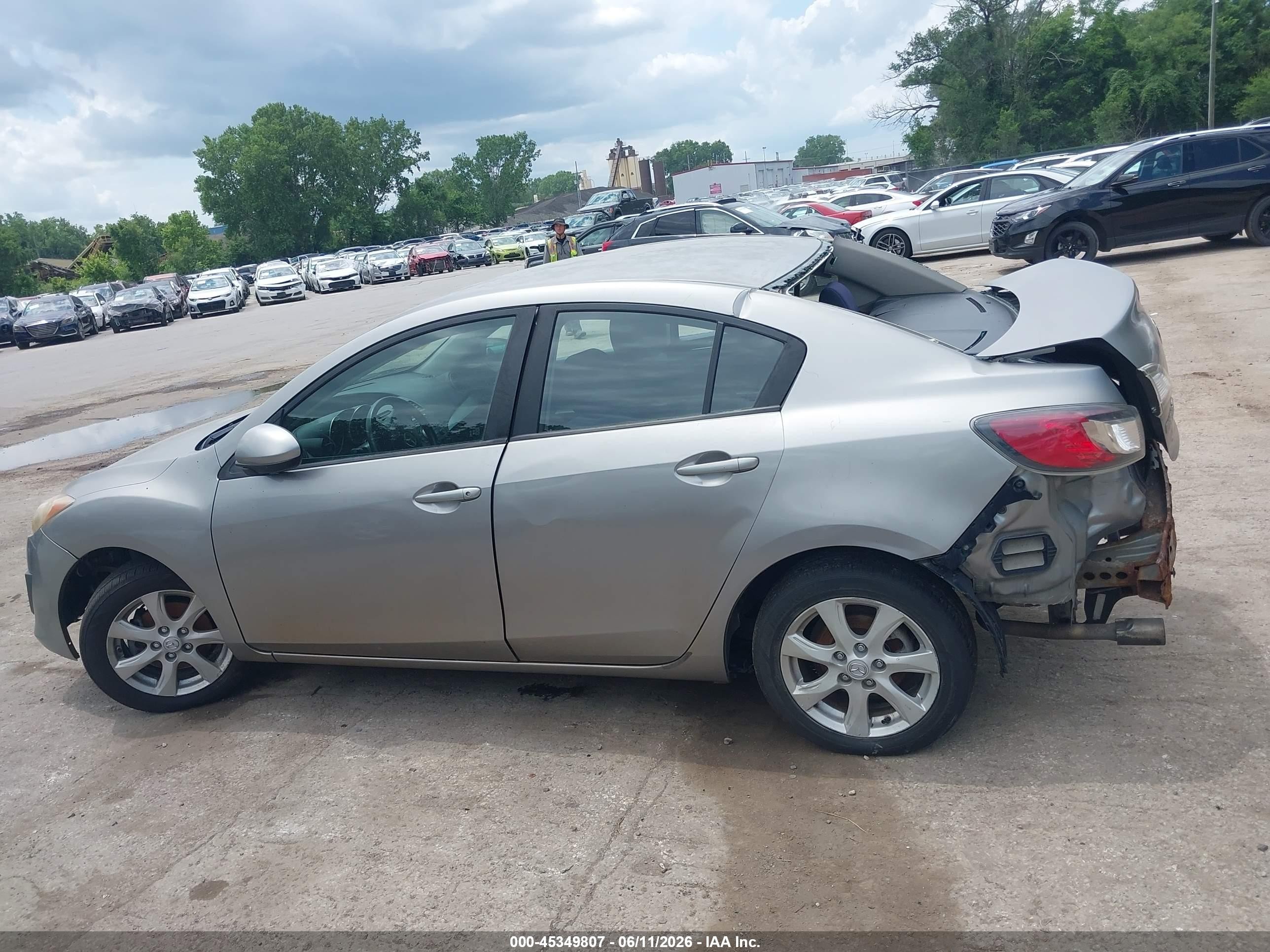 2010 Mazda Mazda3 I Touring Silver vin: JM1BL1SFXA1214481