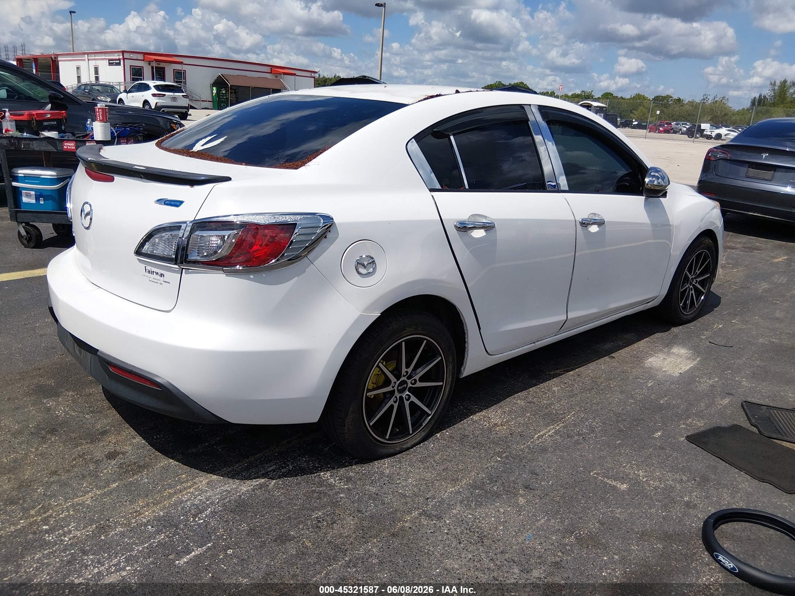 2010 Mazda Mazda3 I Touring Белый vin: JM1BL1SFXA1268301