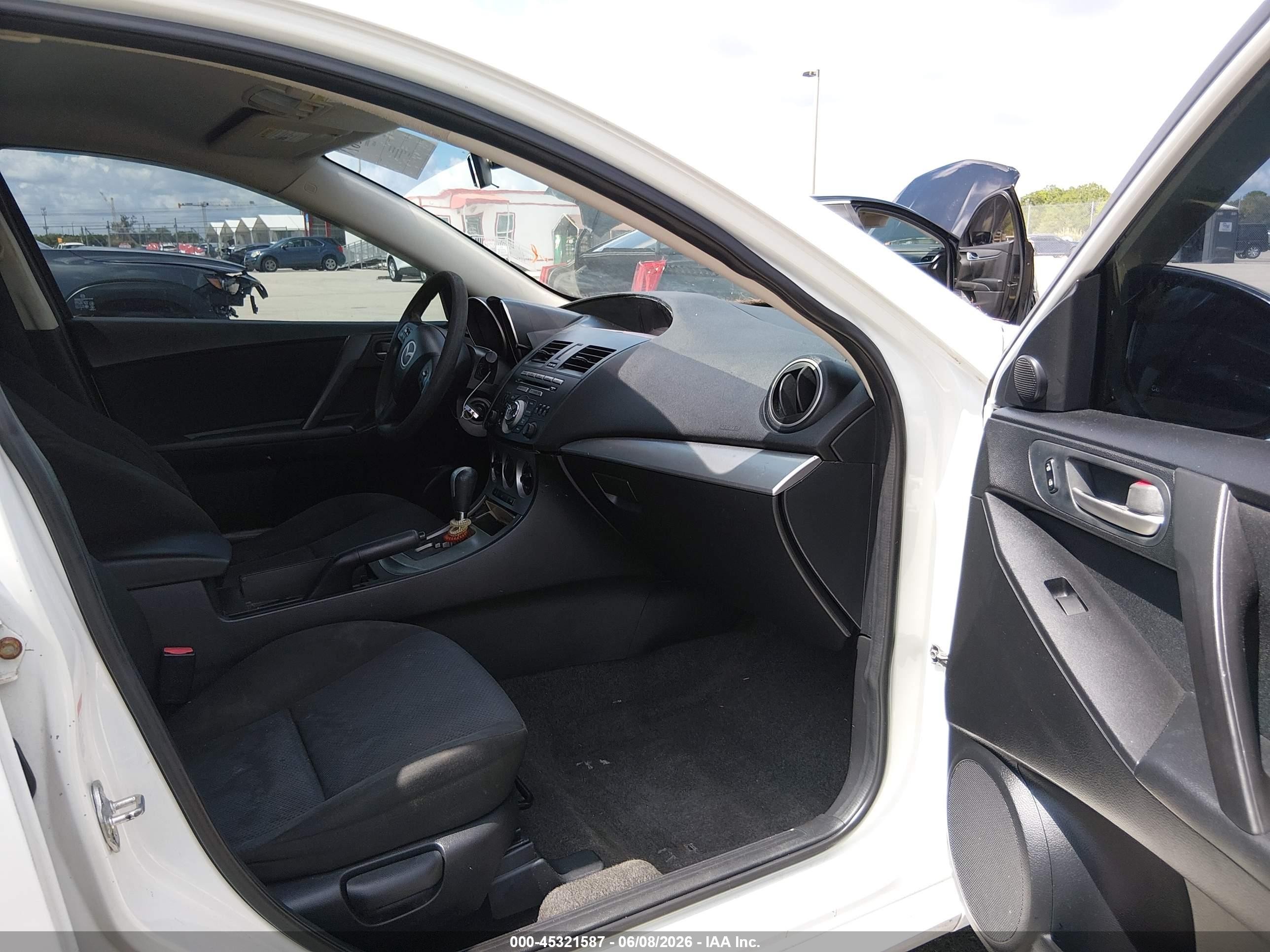 2010 Mazda Mazda3 I Touring Белый vin: JM1BL1SFXA1268301