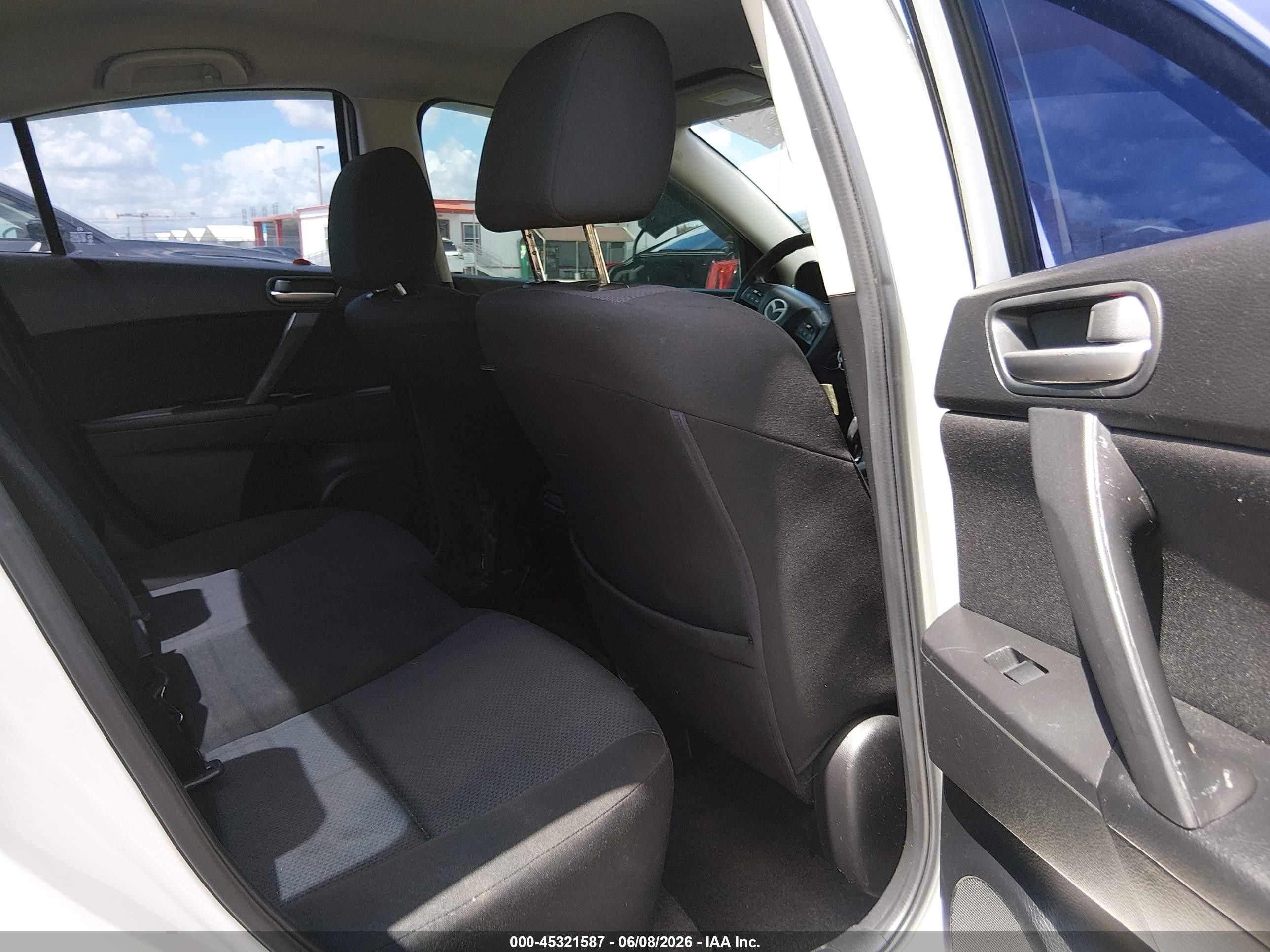 2010 Mazda Mazda3 I Touring Белый vin: JM1BL1SFXA1268301