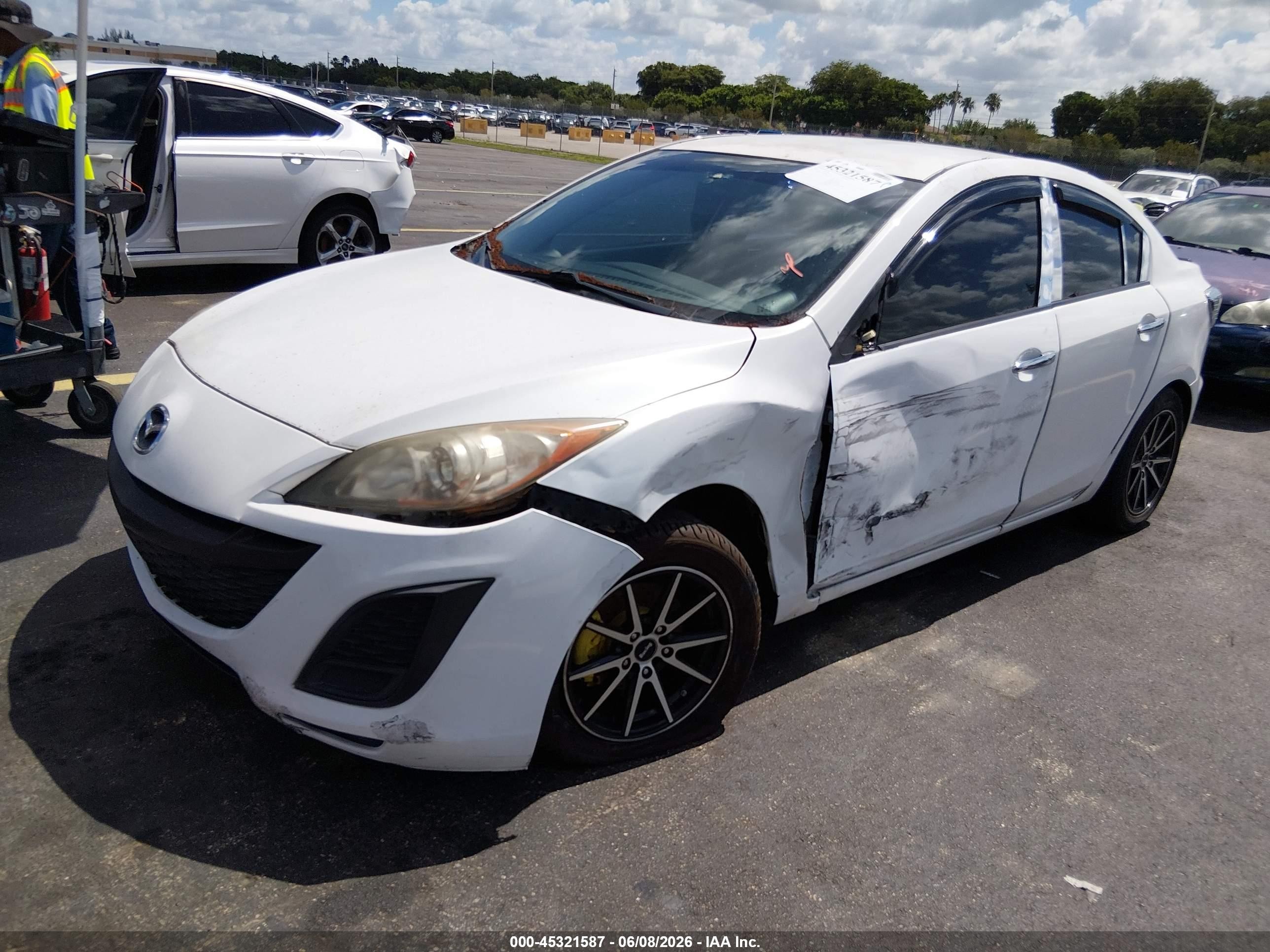2010 Mazda Mazda3 I Touring Белый vin: JM1BL1SFXA1268301