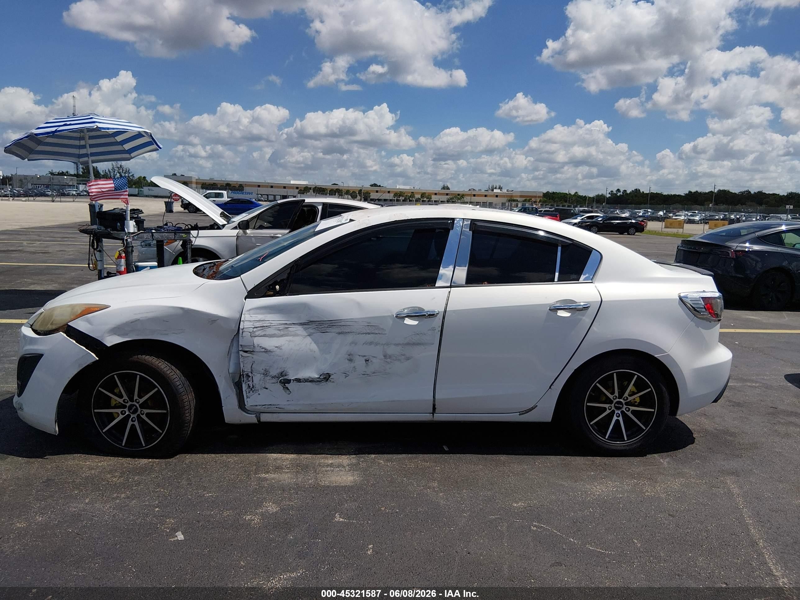 2010 Mazda Mazda3 I Touring Белый vin: JM1BL1SFXA1268301