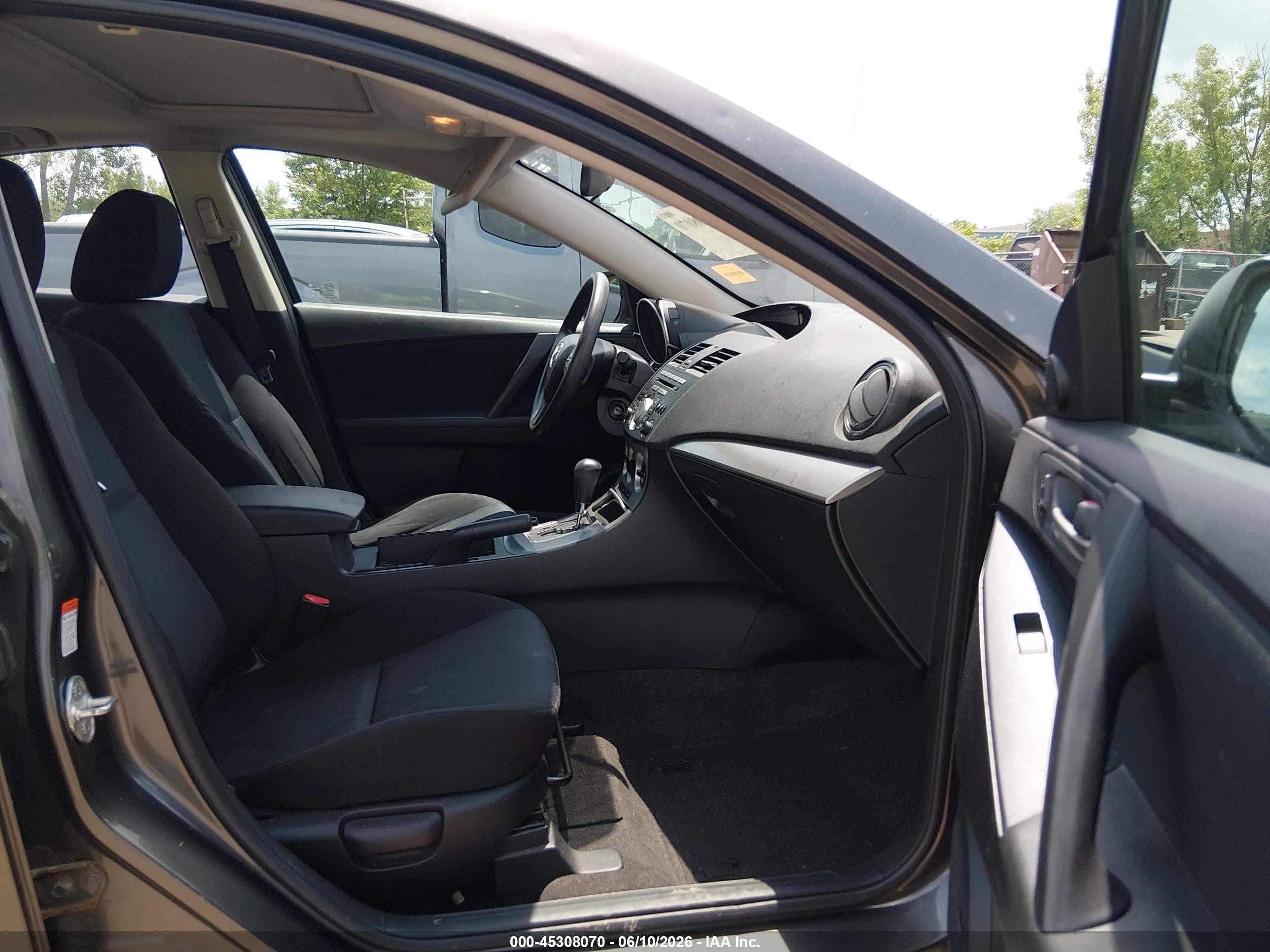 2010 Mazda Mazda3 I Touring Gray vin: JM1BL1SFXA1278424