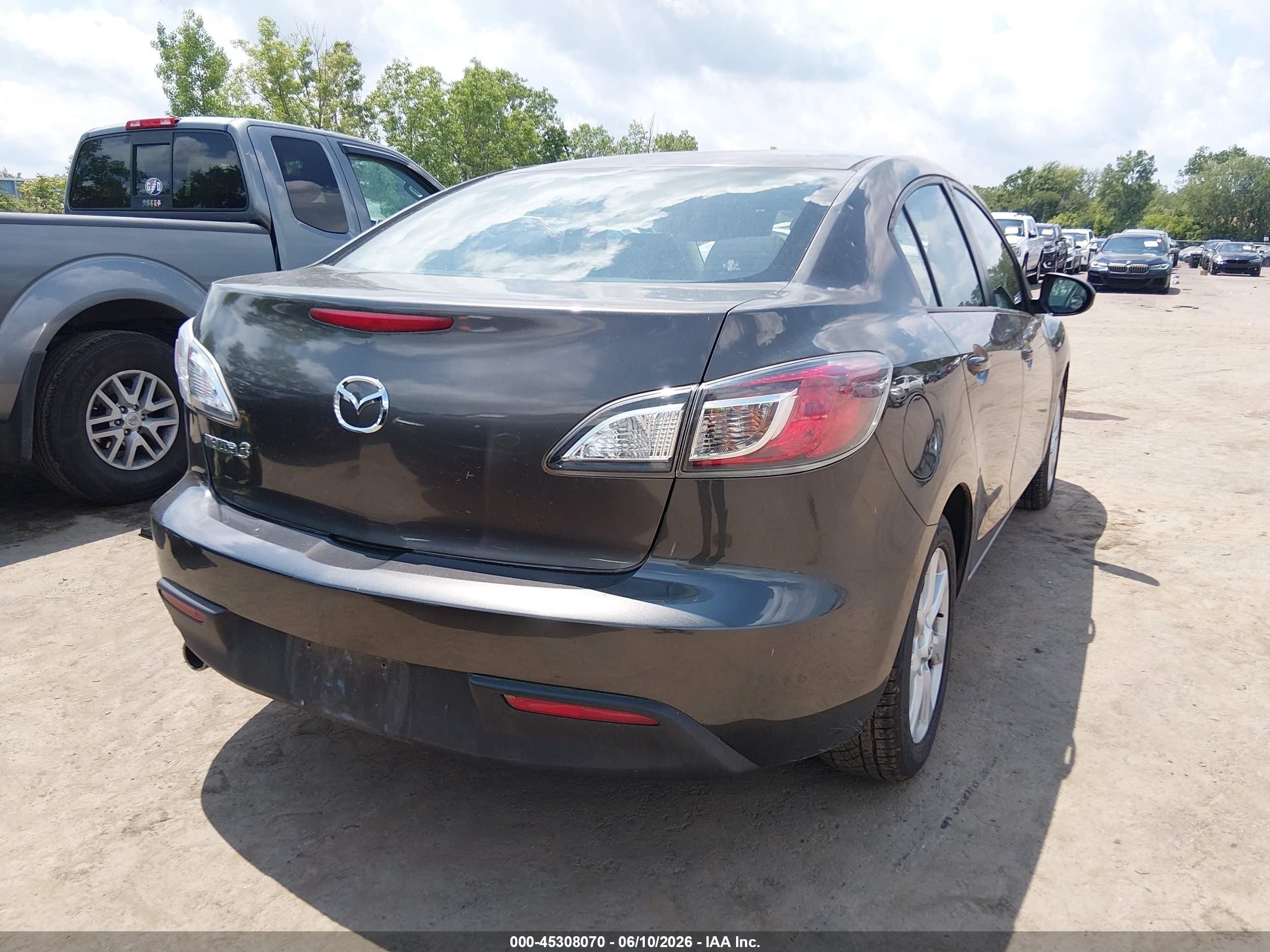 2010 Mazda Mazda3 I Touring Gray vin: JM1BL1SFXA1278424
