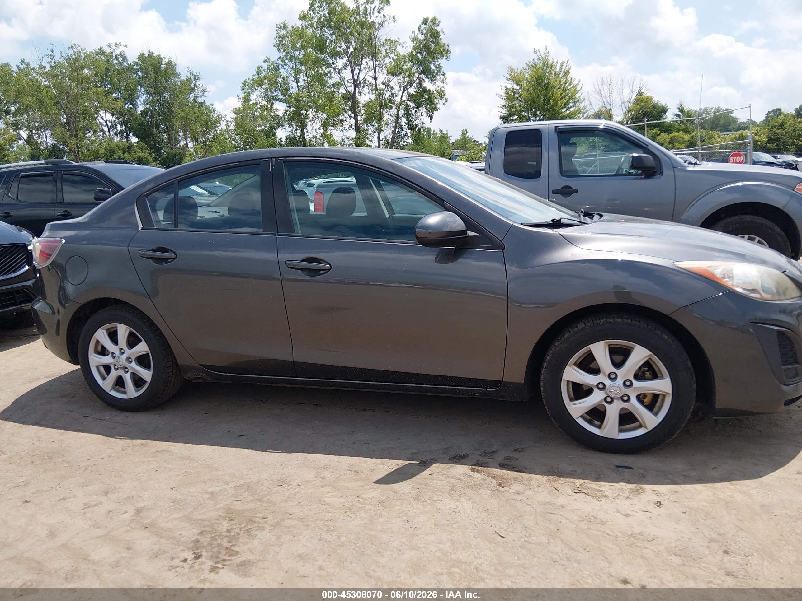 2010 Mazda Mazda3 I Touring Gray vin: JM1BL1SFXA1278424
