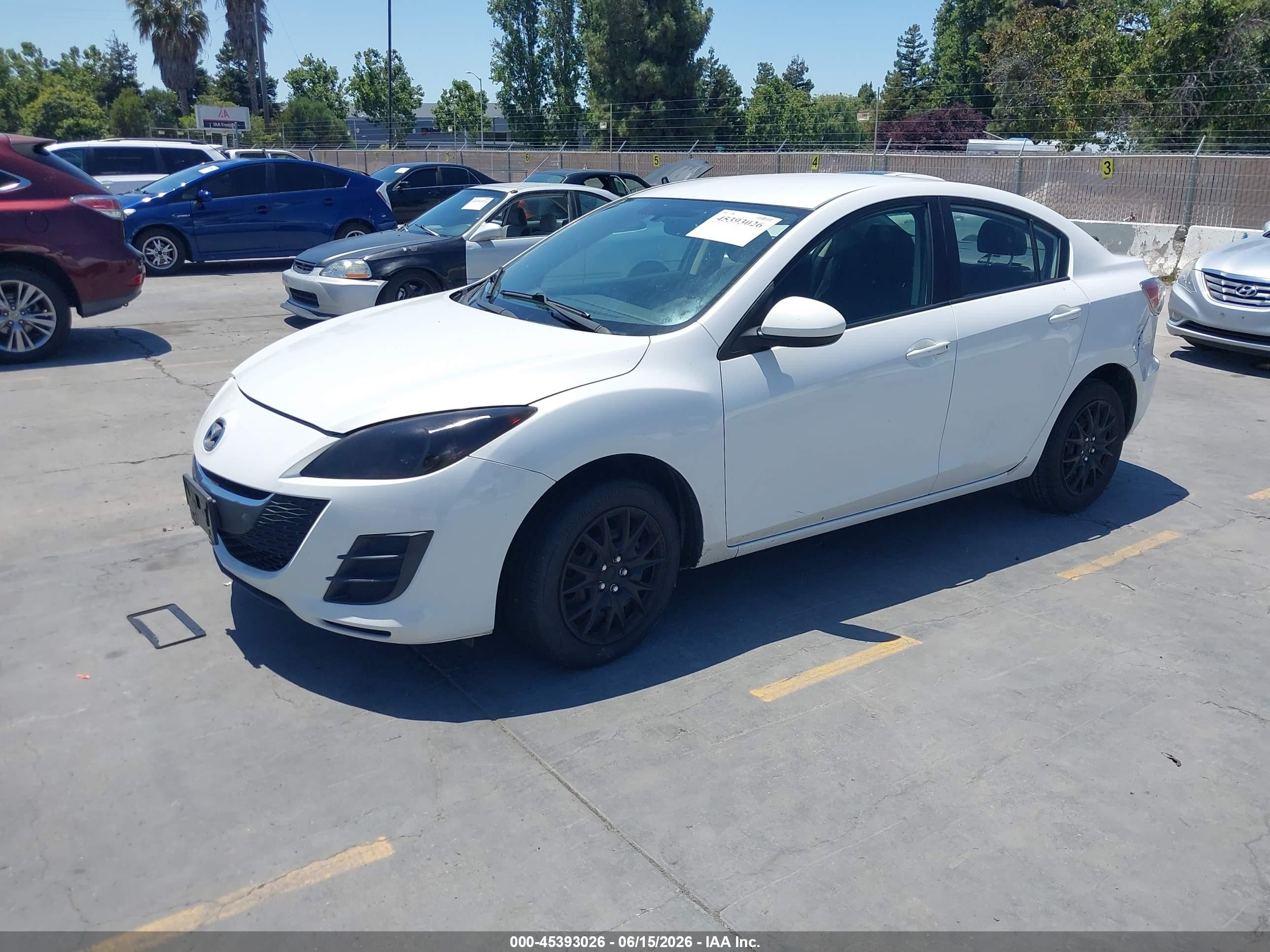 2010 Mazda Mazda3 I Sport White vin: JM1BL1SG0A1225546