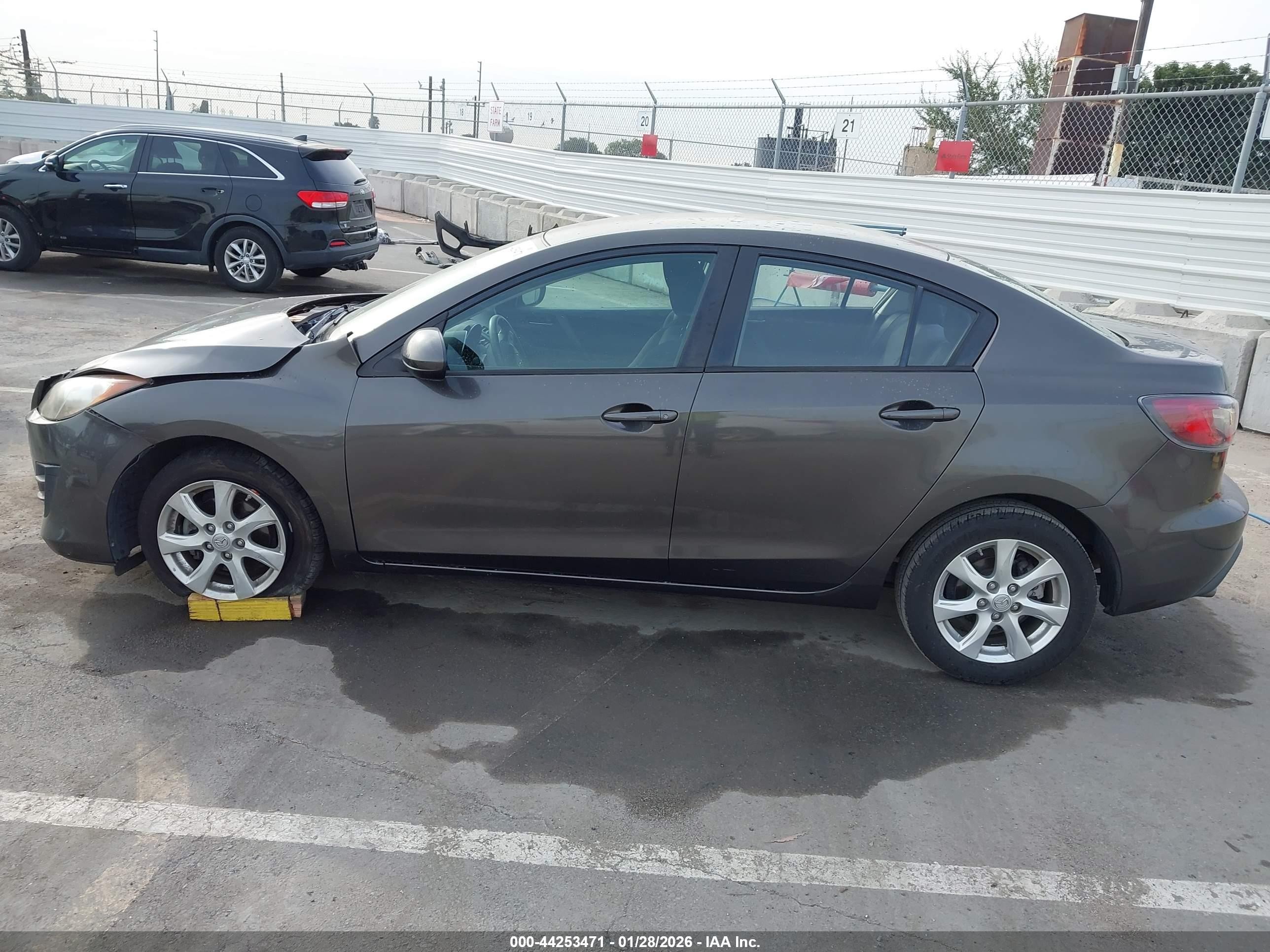 2010 Mazda Mazda3   Серый vin: JM1BL1SG1A1133295