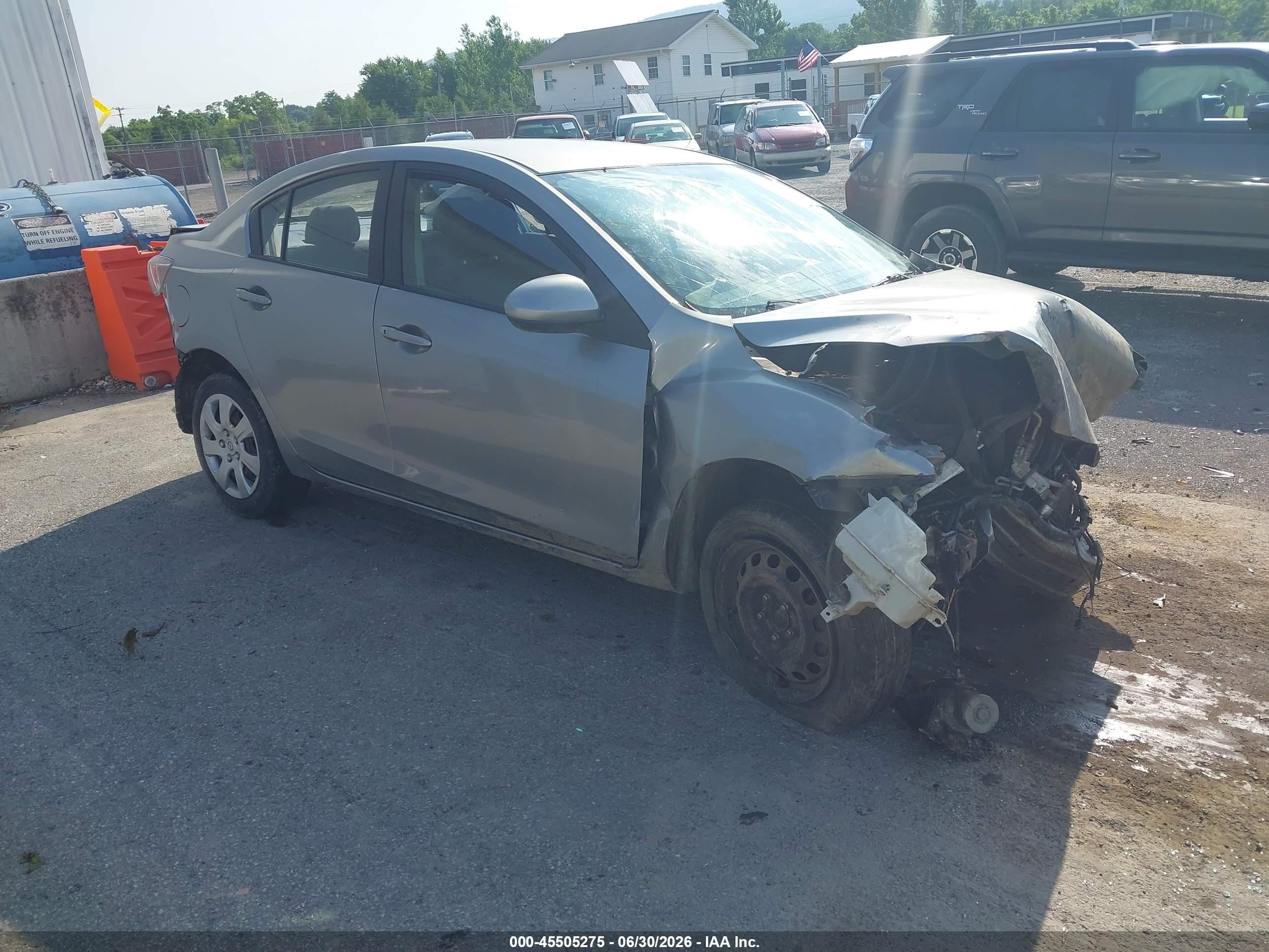 2010 Mazda Mazda3 I Sport Серебряный vin: JM1BL1SG1A1167382