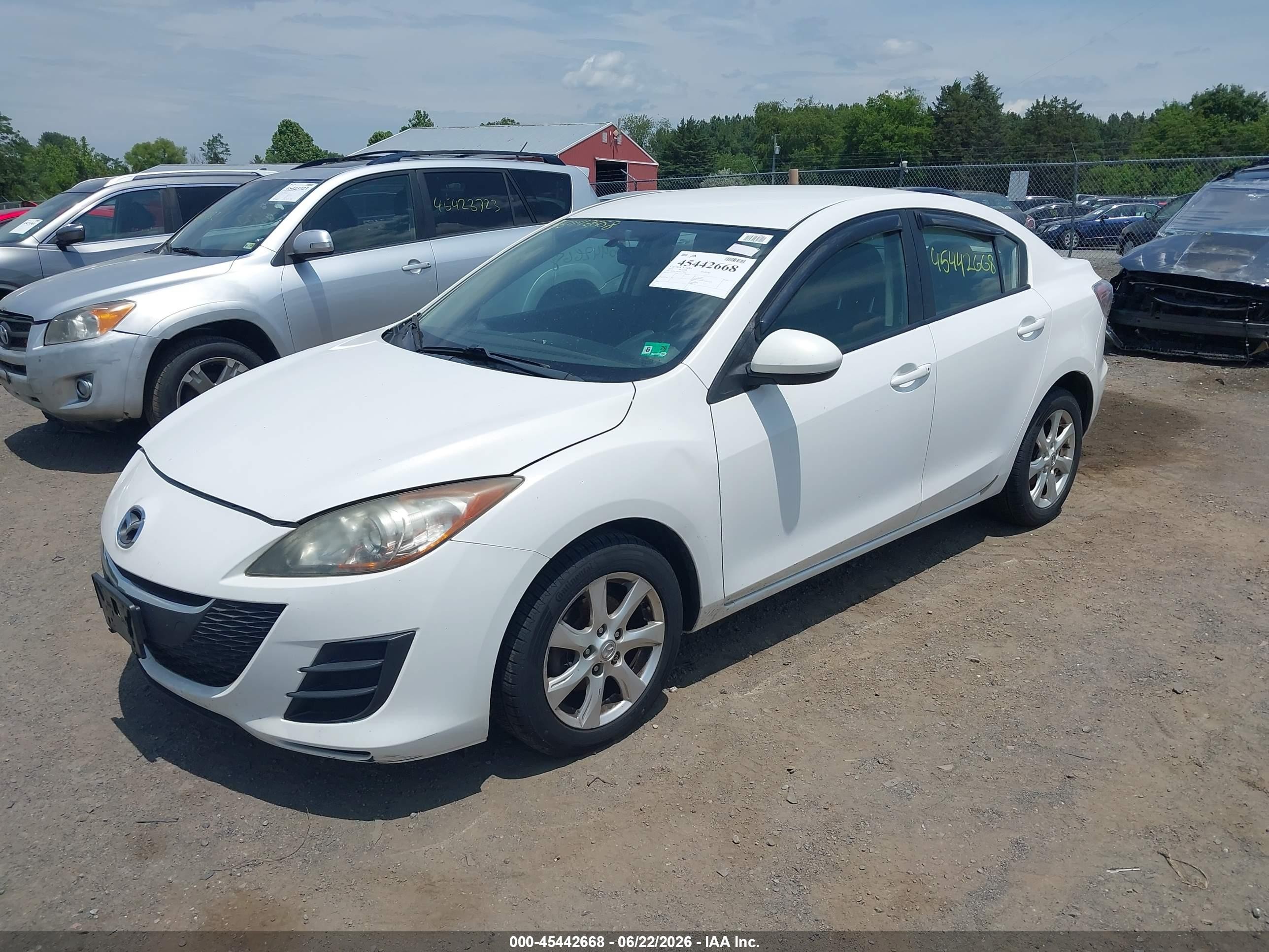 2010 Mazda Mazda3 I Touring White vin: JM1BL1SG2A1179055