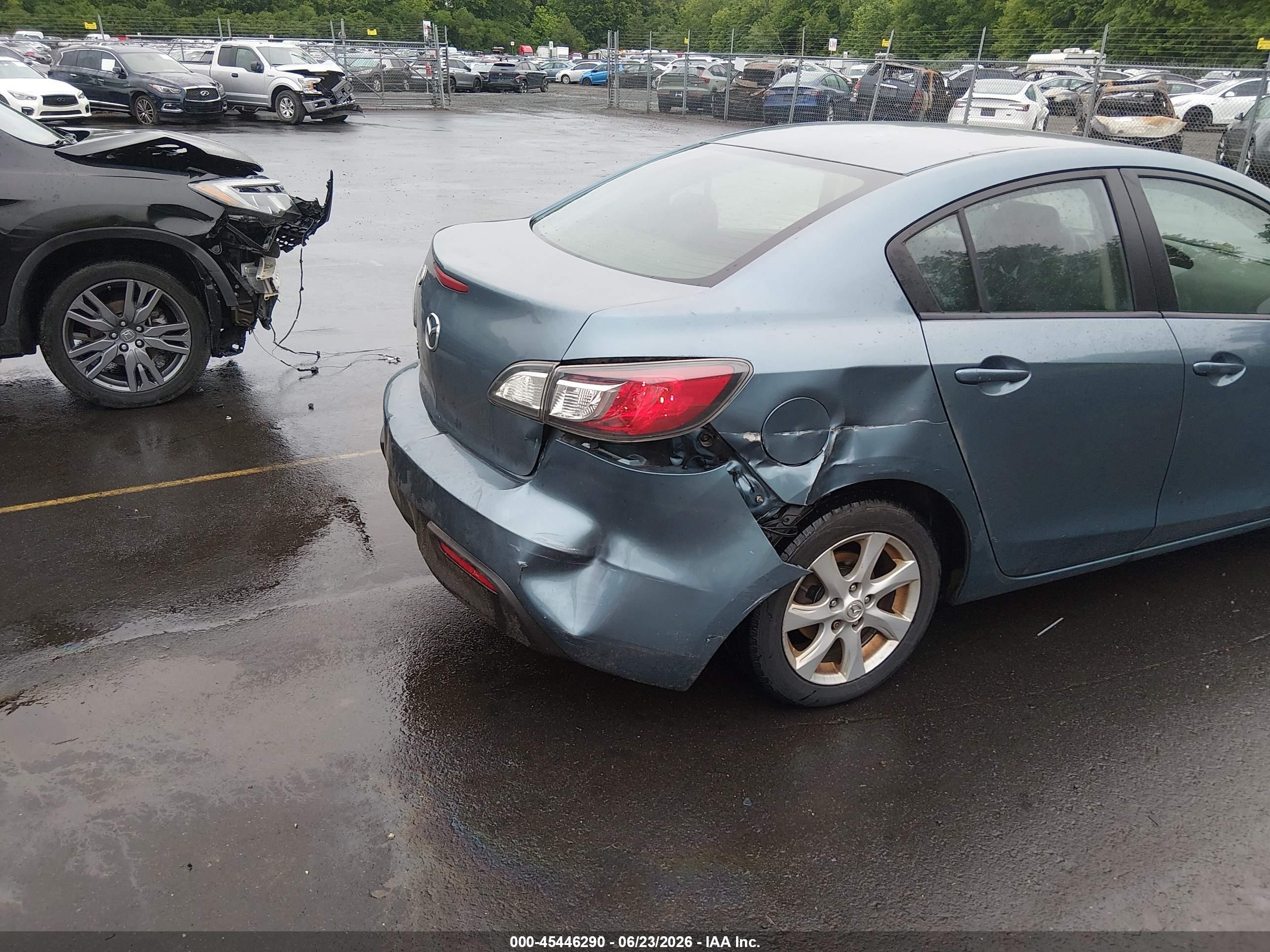 2010 Mazda Mazda3 I Touring Blue vin: JM1BL1SG2A1283416