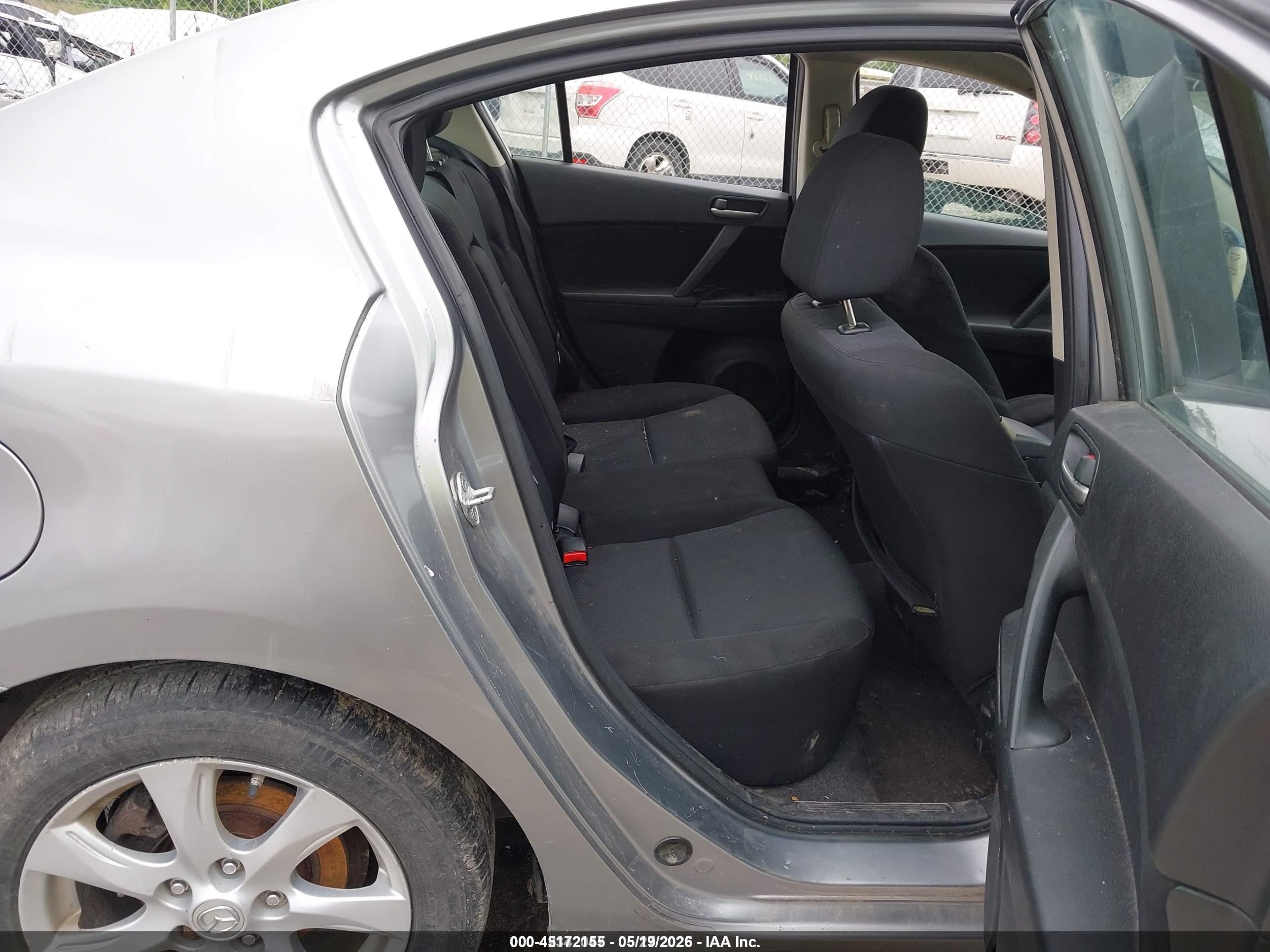 2010 Mazda Mazda3 I Touring Silver vin: JM1BL1SG3A1346233