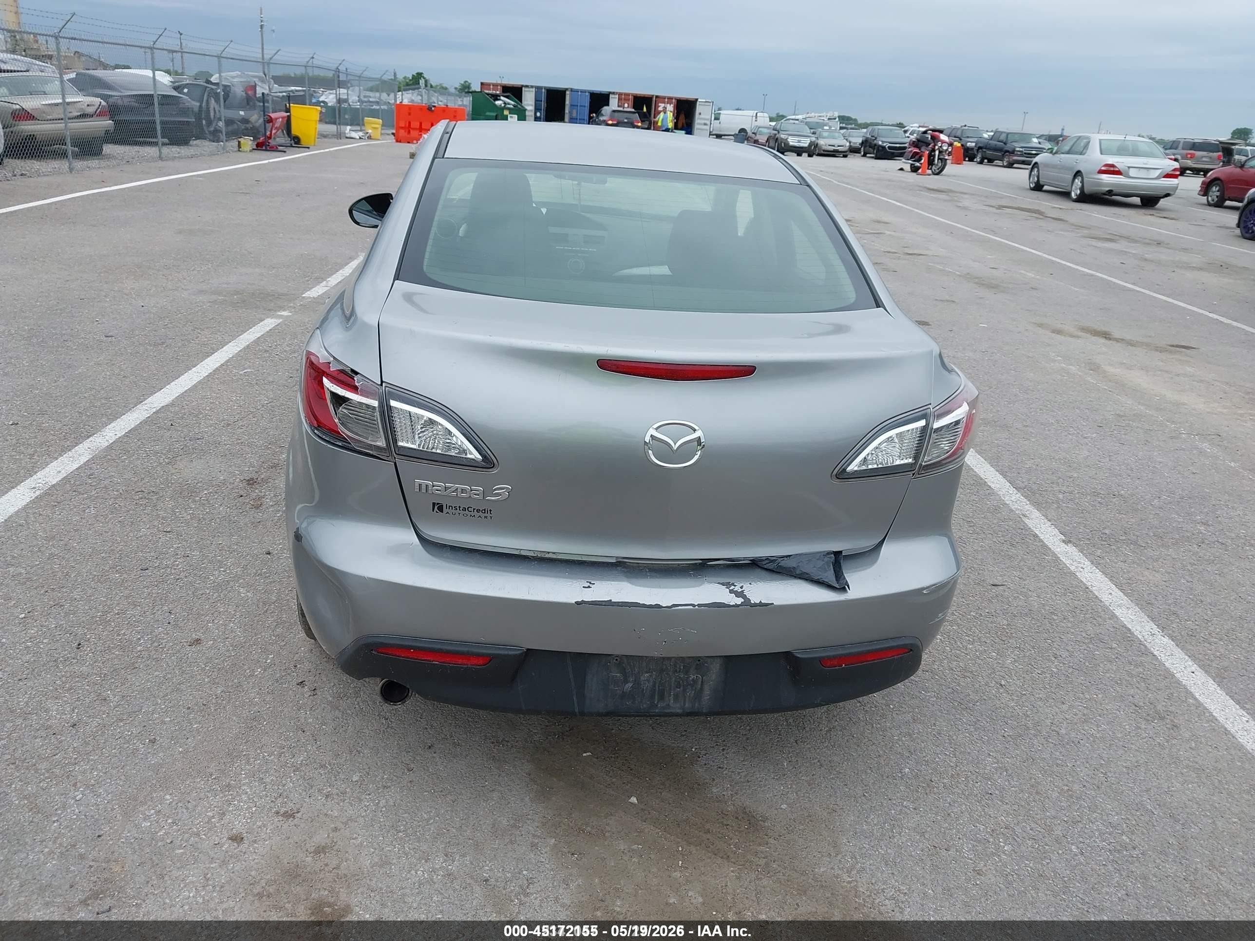 2010 Mazda Mazda3 I Touring Silver vin: JM1BL1SG3A1346233