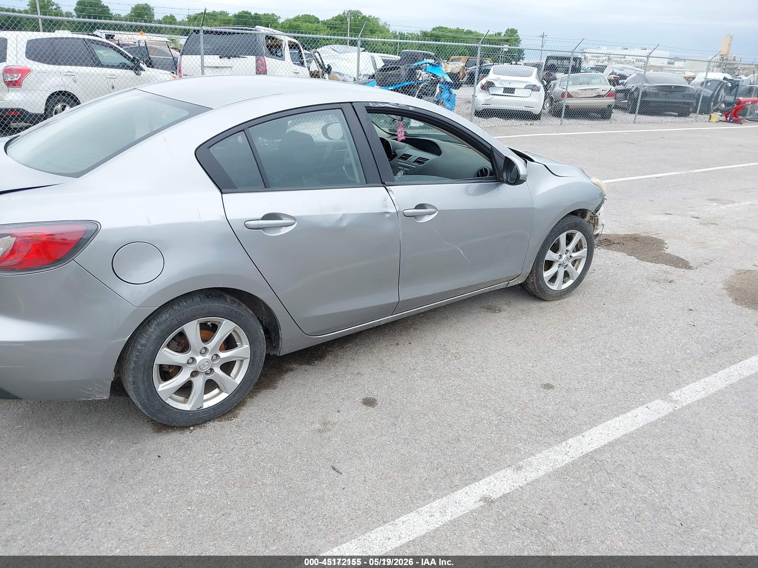 2010 Mazda Mazda3 I Touring Silver vin: JM1BL1SG3A1346233