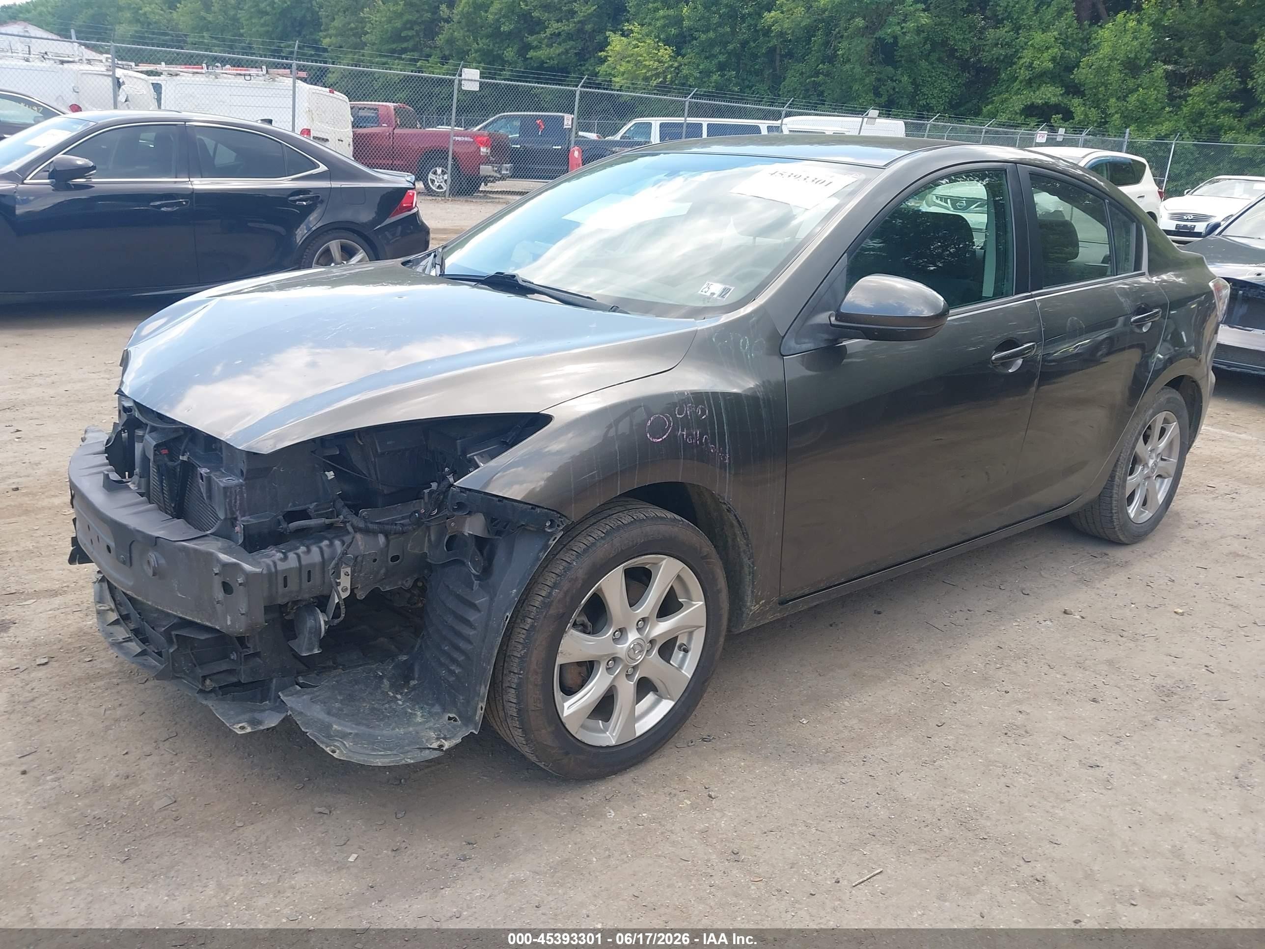 2010 Mazda Mazda3 I Touring Gray vin: JM1BL1SG4A1161897