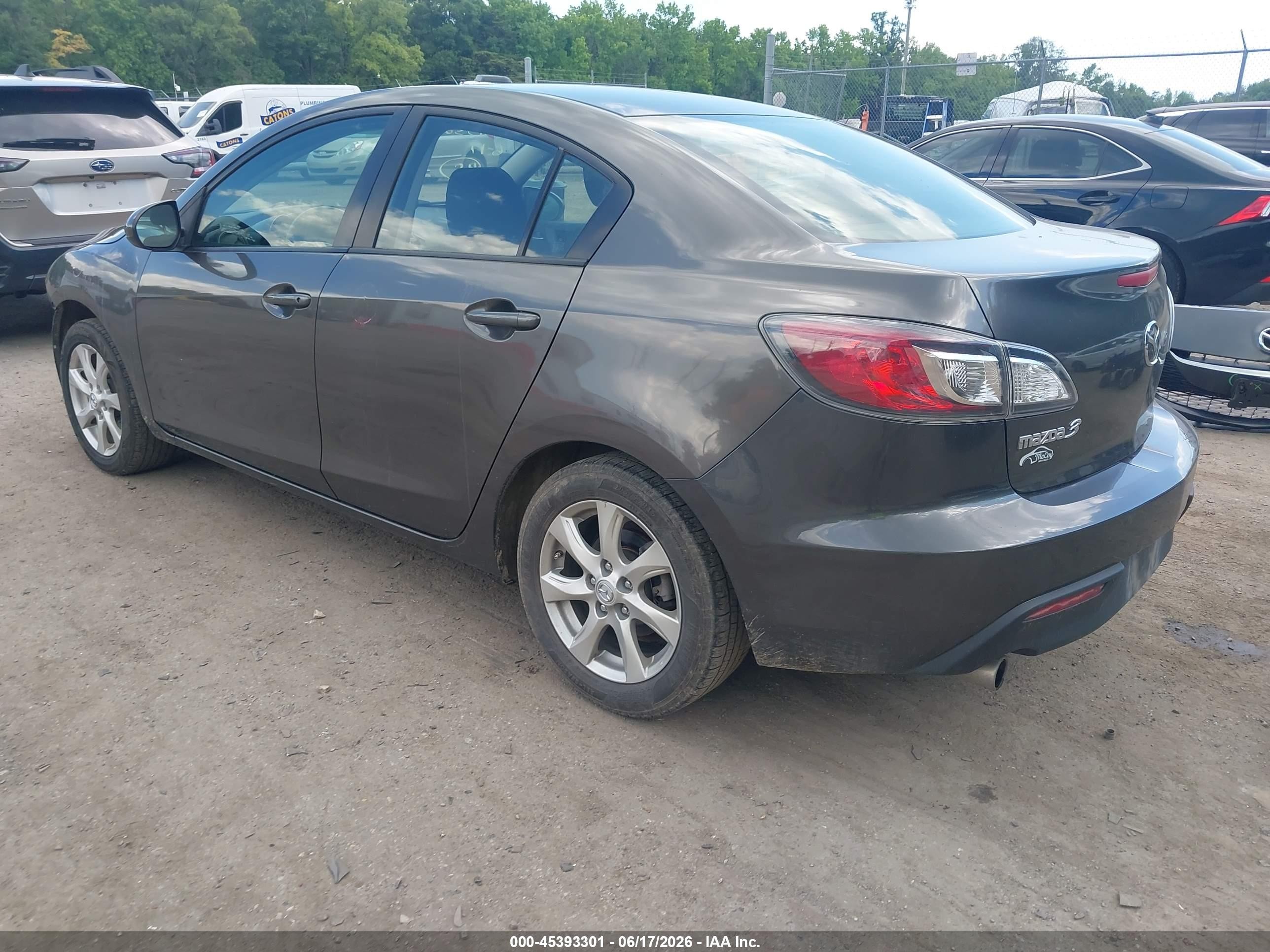 2010 Mazda Mazda3 I Touring Gray vin: JM1BL1SG4A1161897