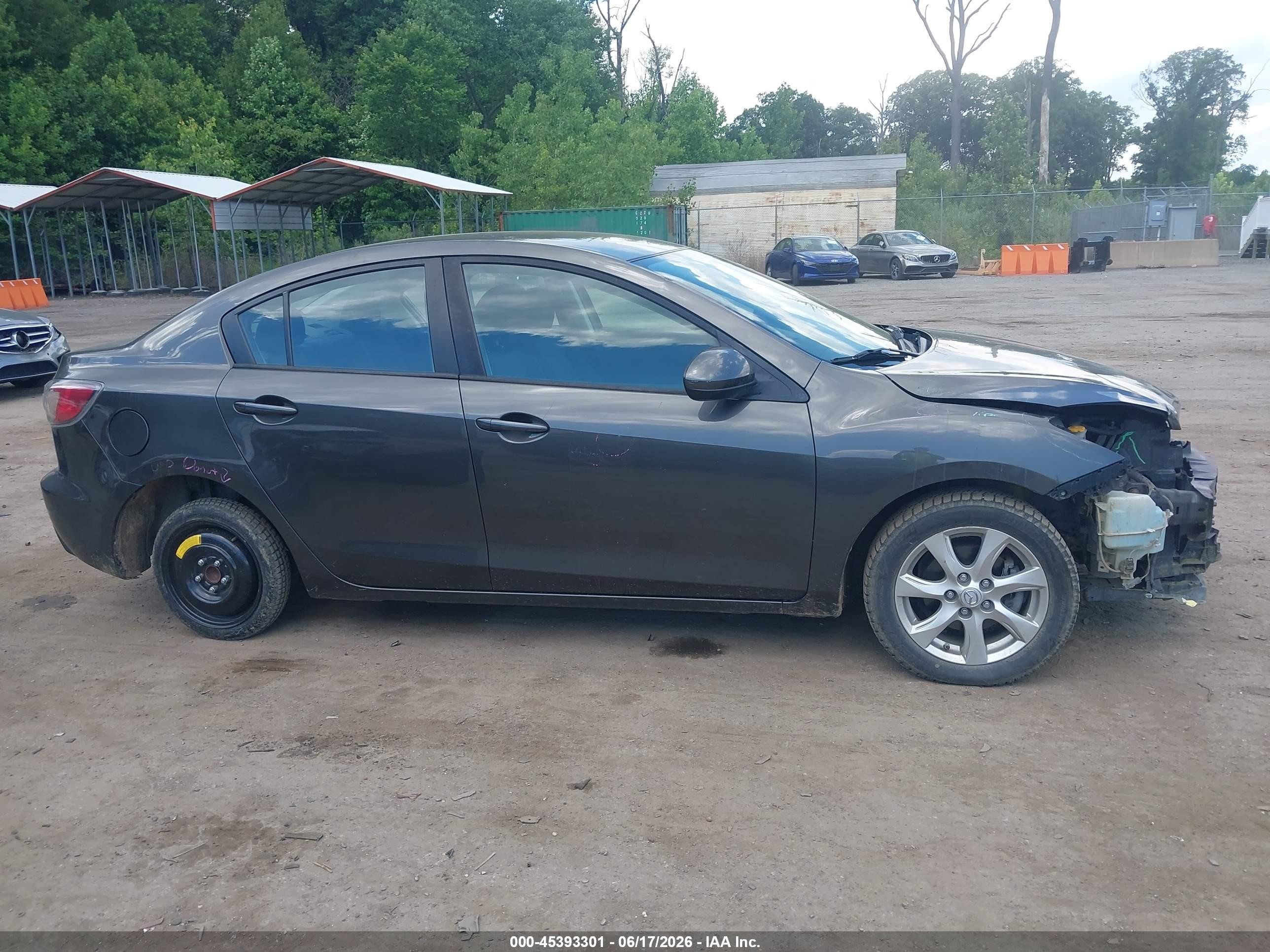 2010 Mazda Mazda3 I Touring Gray vin: JM1BL1SG4A1161897