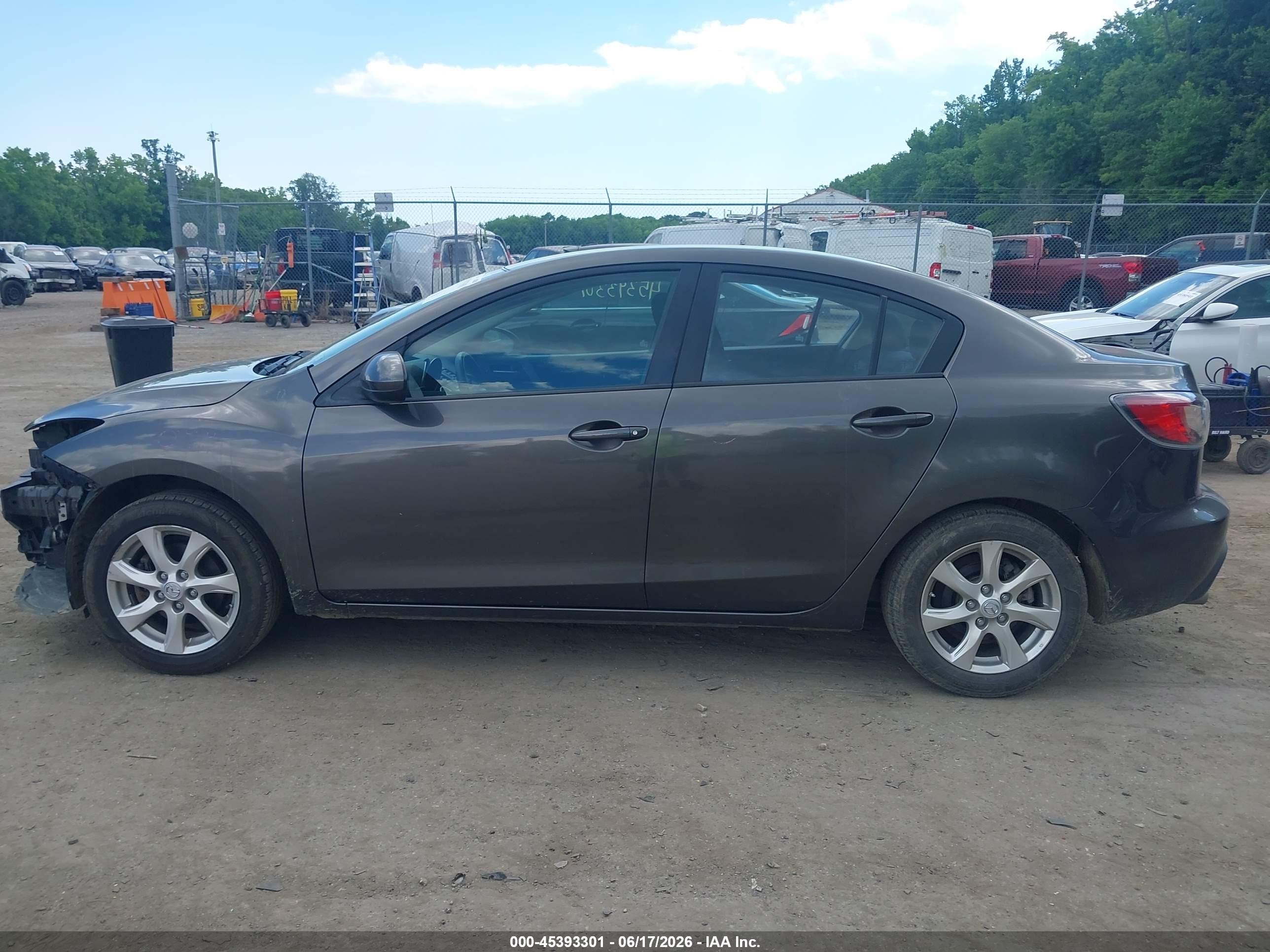 2010 Mazda Mazda3 I Touring Gray vin: JM1BL1SG4A1161897