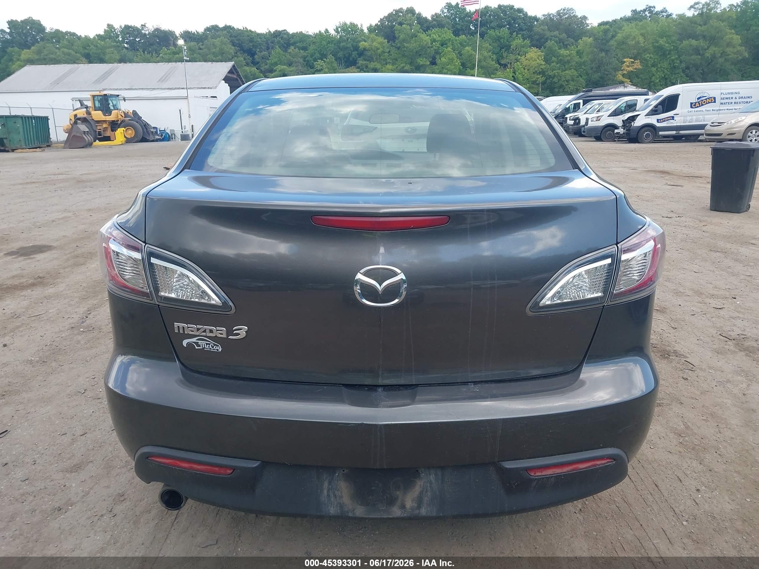 2010 Mazda Mazda3 I Touring Gray vin: JM1BL1SG4A1161897