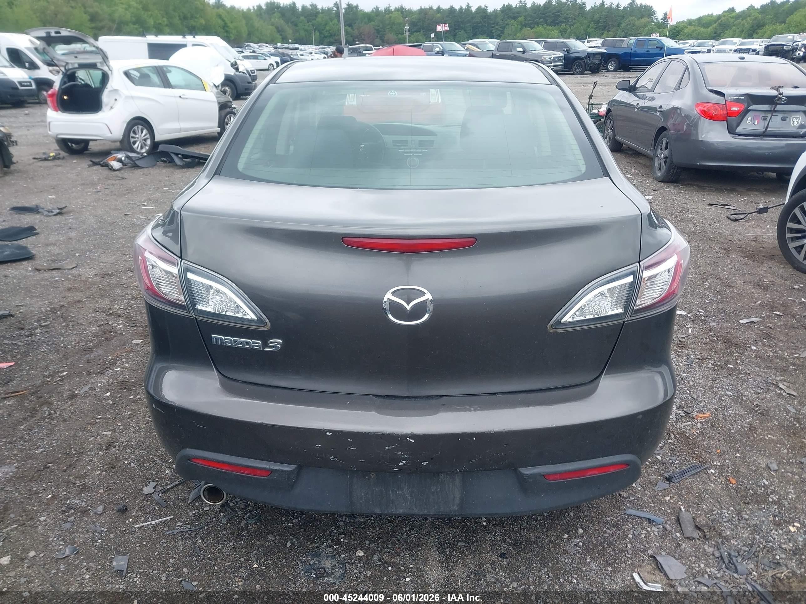 2010 Mazda Mazda3 I Touring Gray vin: JM1BL1SG5A1217572