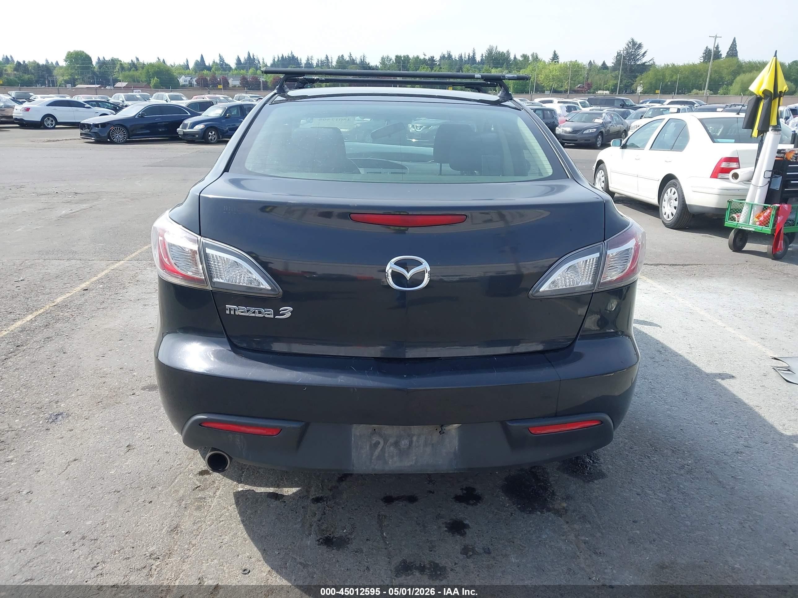 2010 Mazda Mazda3 I Touring Black vin: JM1BL1SG5A1312181