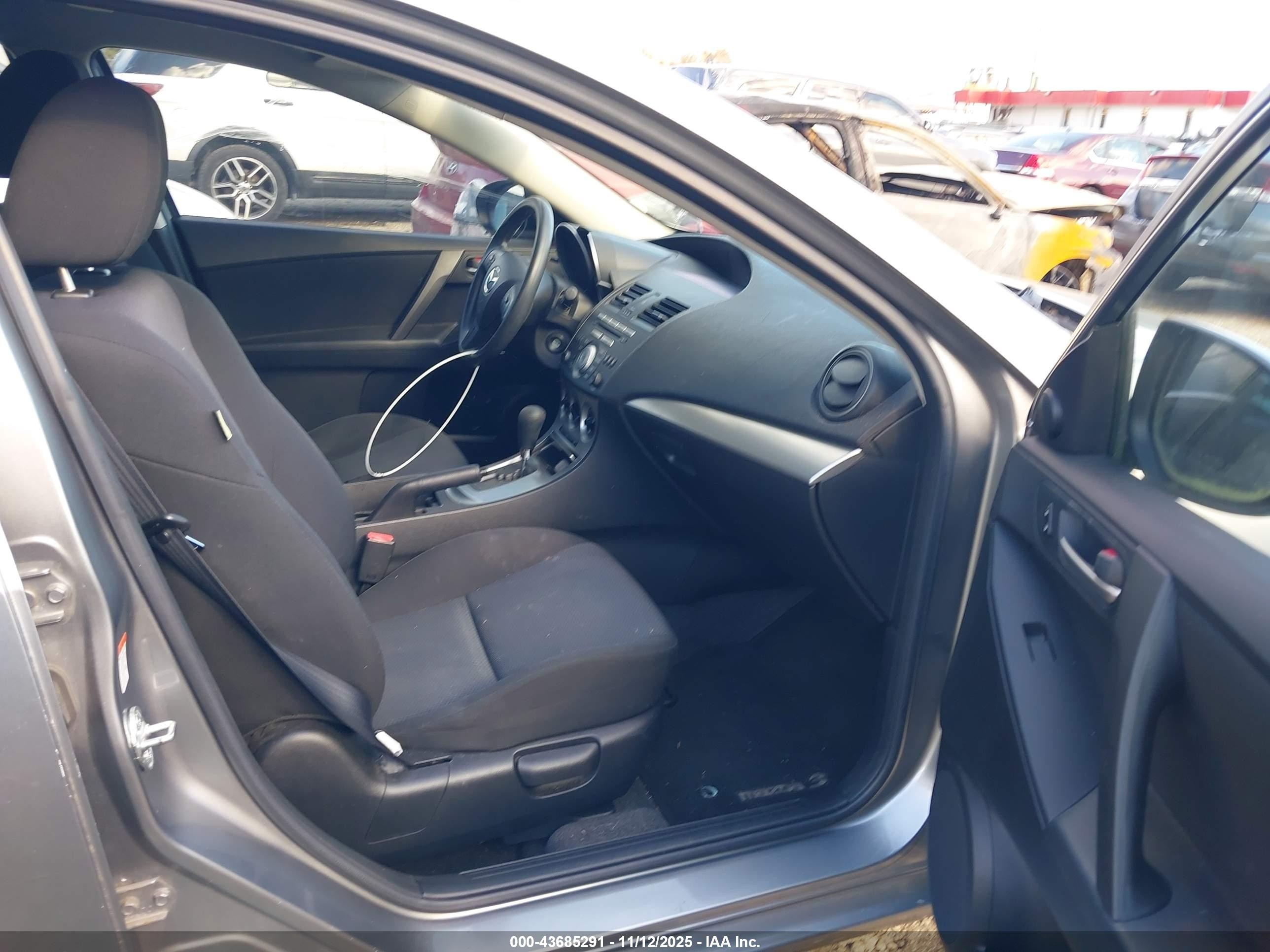 2010 Mazda Mazda3 I Touring Серый vin: JM1BL1SG7A1284769