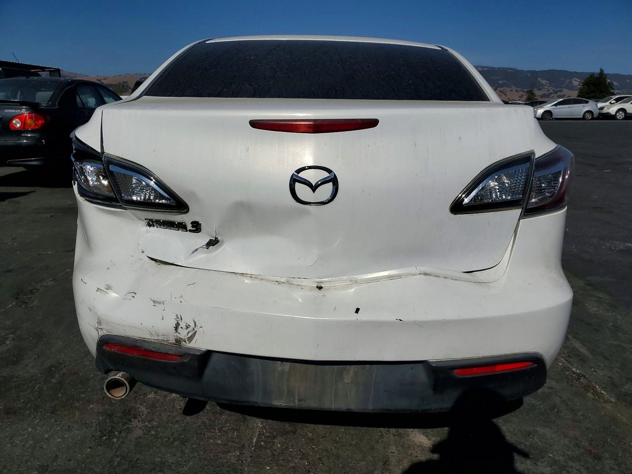 2010 Mazda 3 I White vin: JM1BL1SG8A1243518