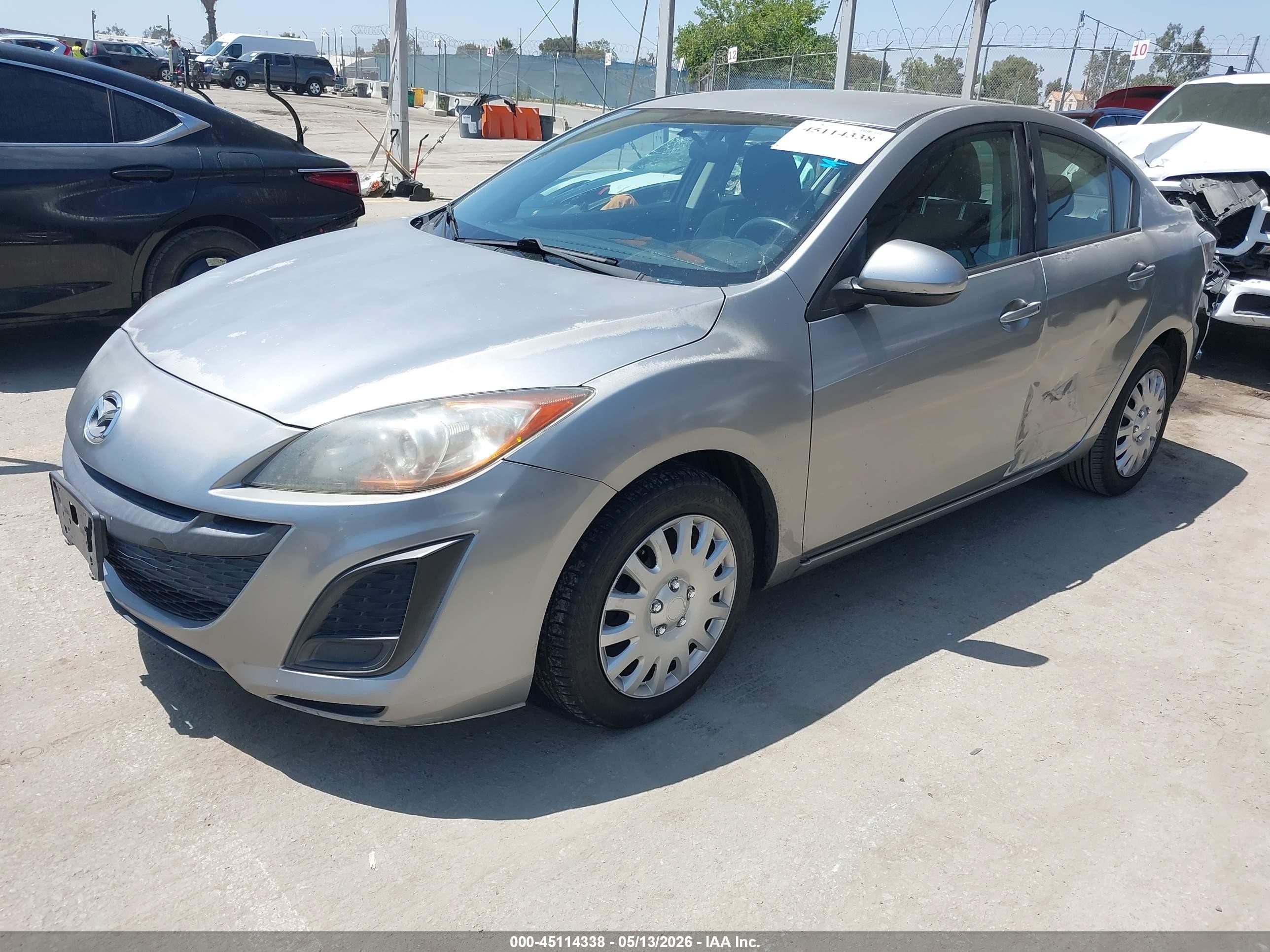 2010 Mazda Mazda3 I Sport Серебряный vin: JM1BL1SG8A1247696