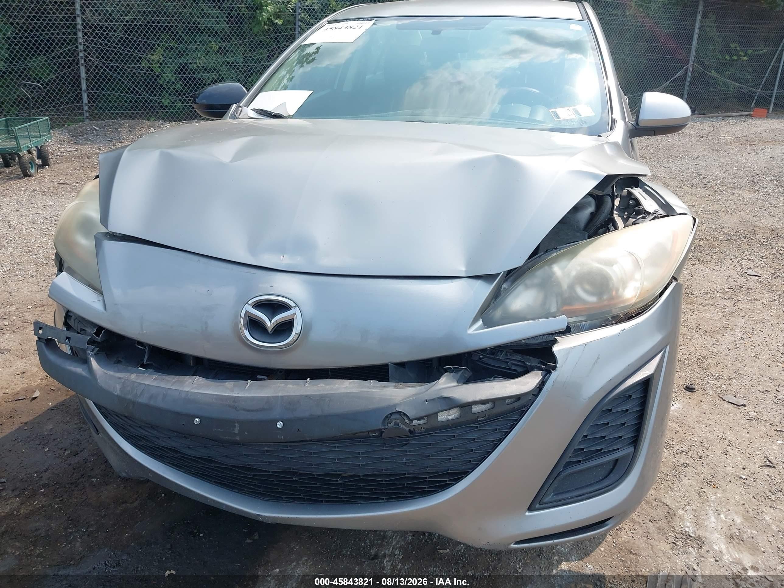 2010 Mazda Mazda3 I Sport Silver vin: JM1BL1SG8A1258858