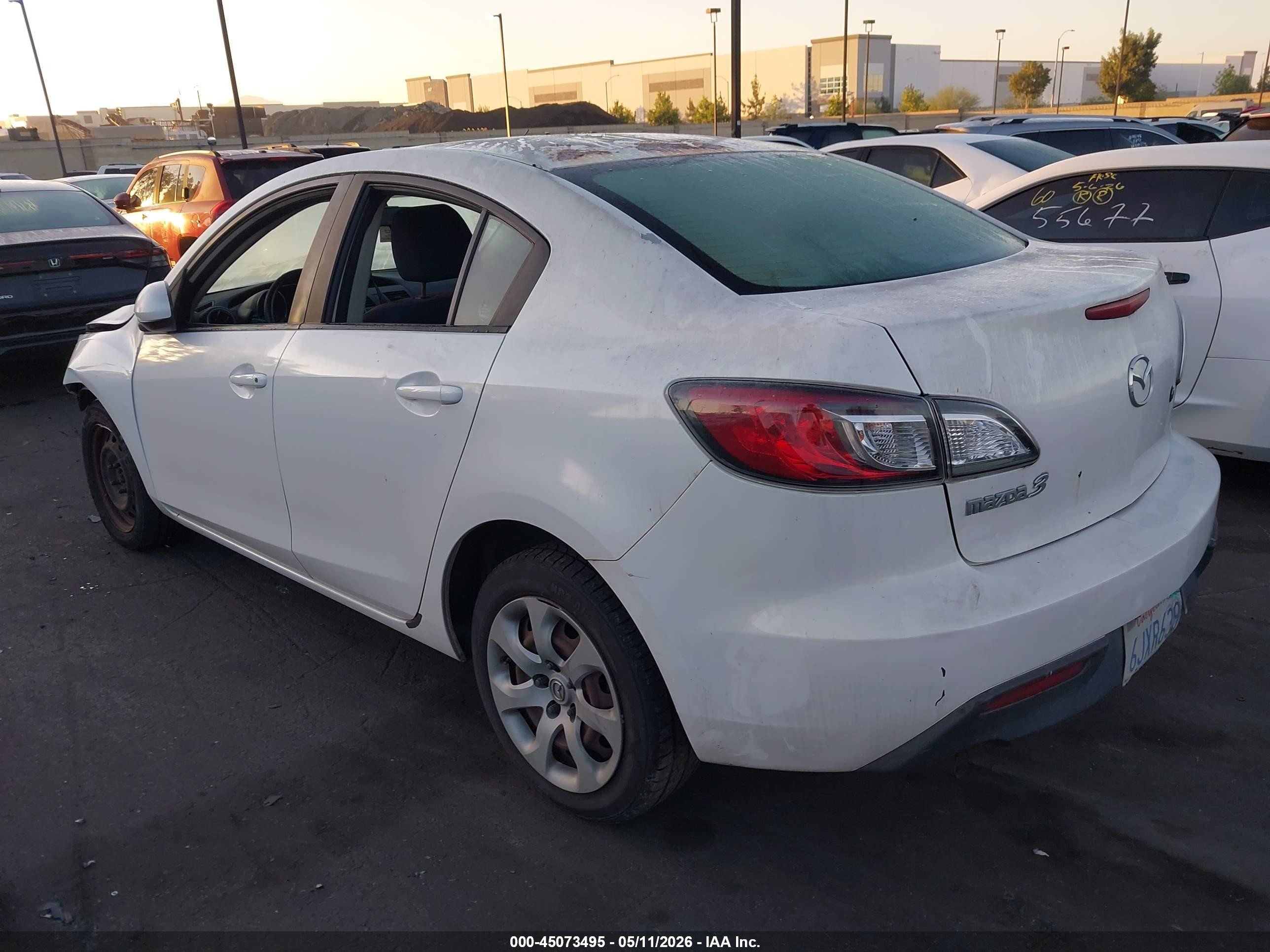 2010 Mazda Mazda3 I Sport Белый vin: JM1BL1SG8A1262182