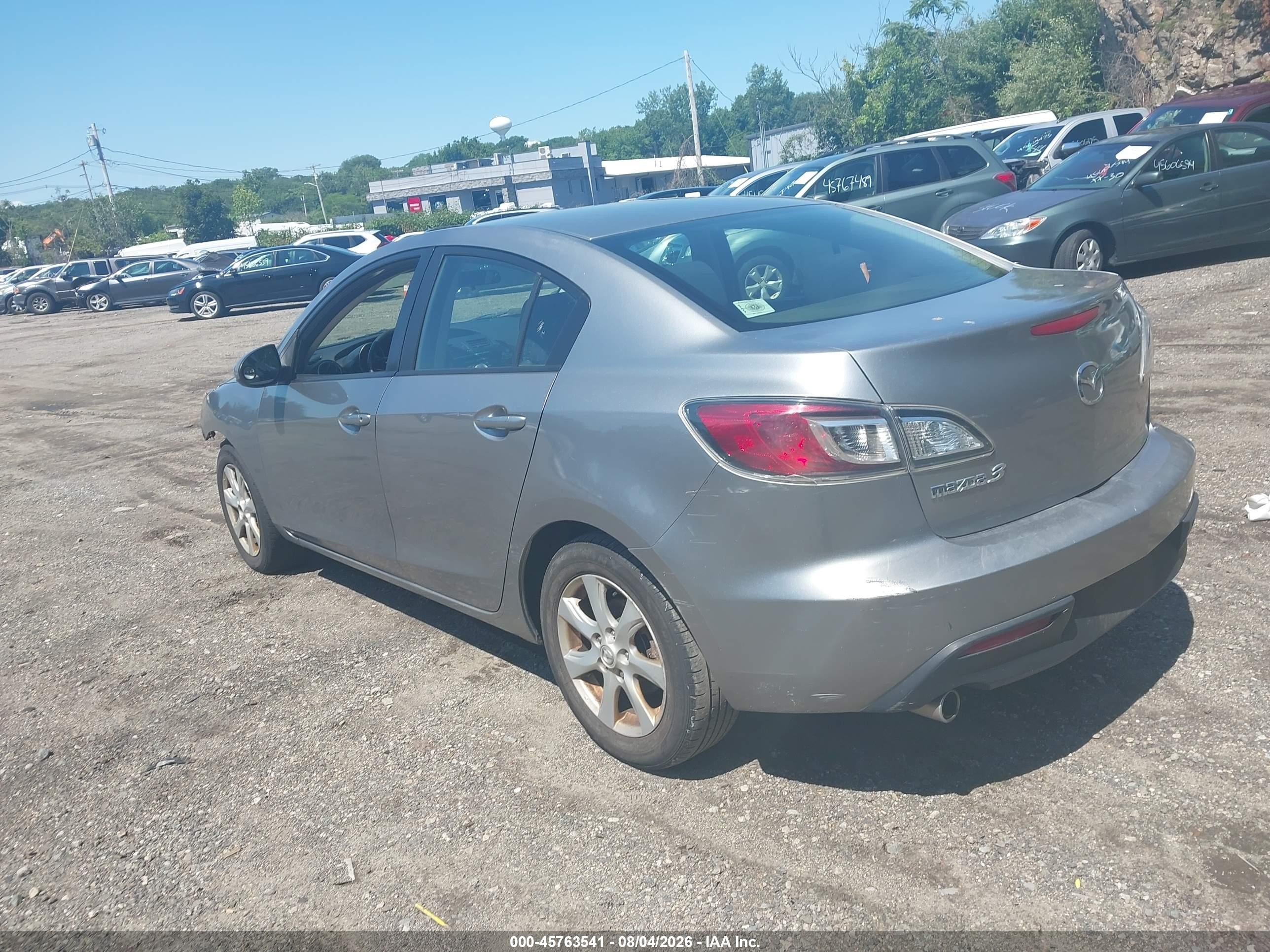 2010 Mazda Mazda3 I Touring Silver vin: JM1BL1SG8A1325104