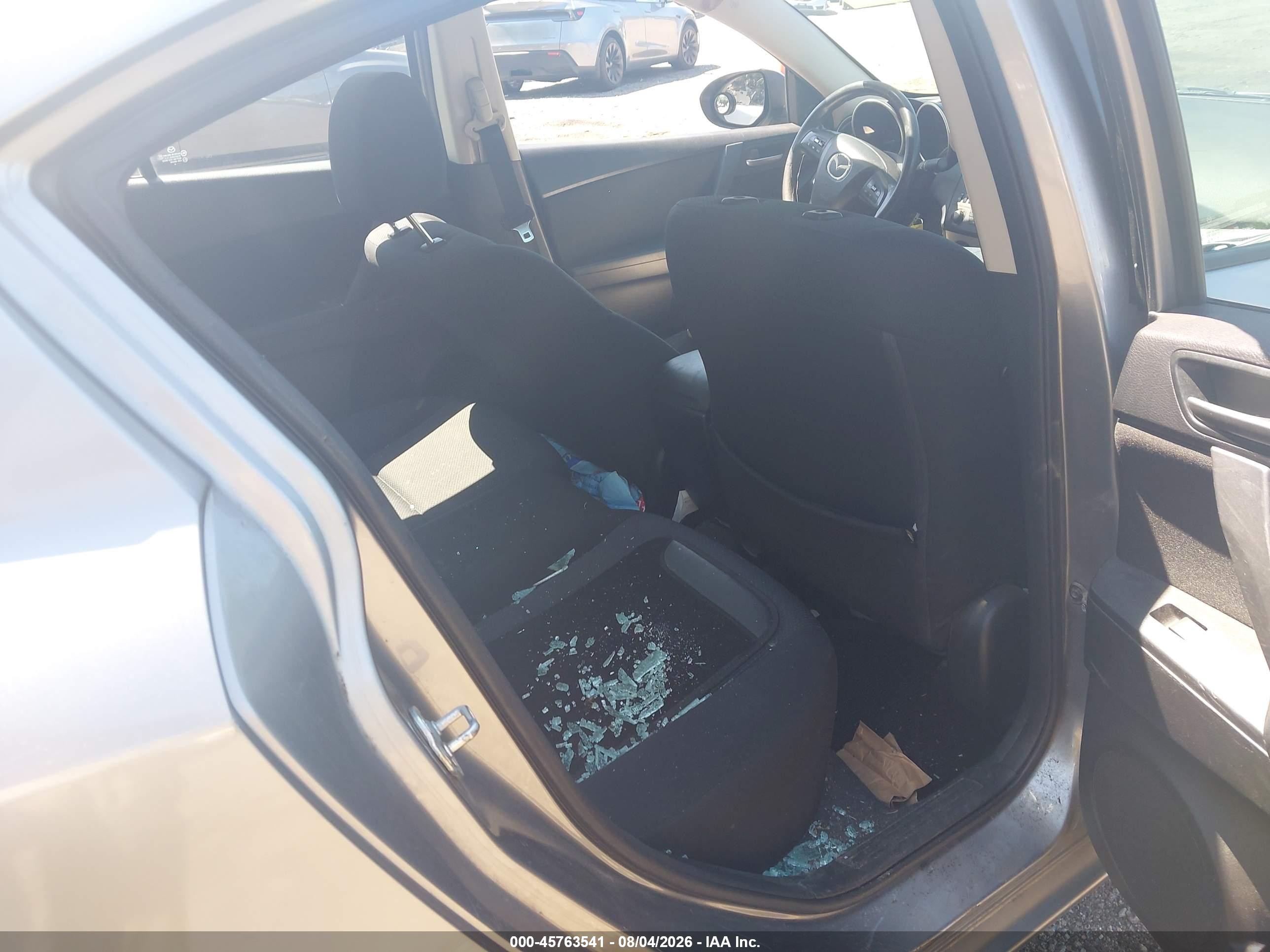 2010 Mazda Mazda3 I Touring Silver vin: JM1BL1SG8A1325104