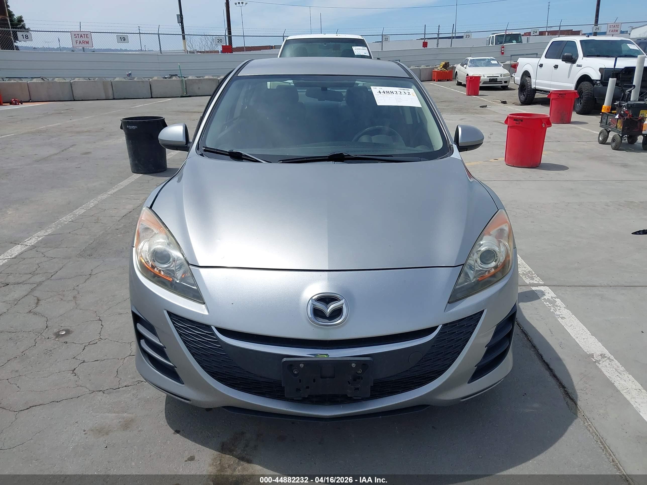 2010 Mazda Mazda3 I Sport Gray vin: JM1BL1SG9A1133657