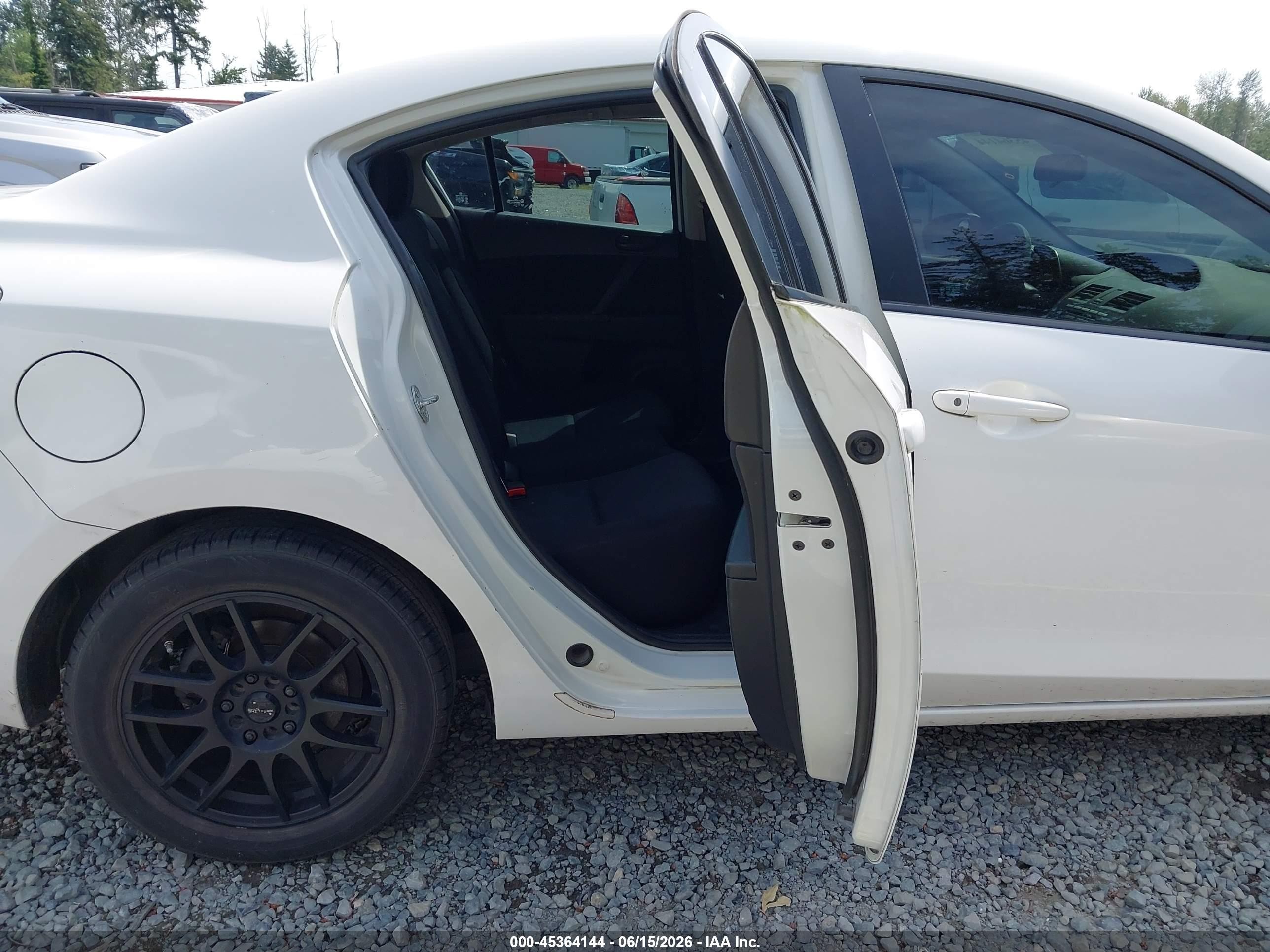 2010 Mazda Mazda3 I Sport White vin: JM1BL1SG9A1336340