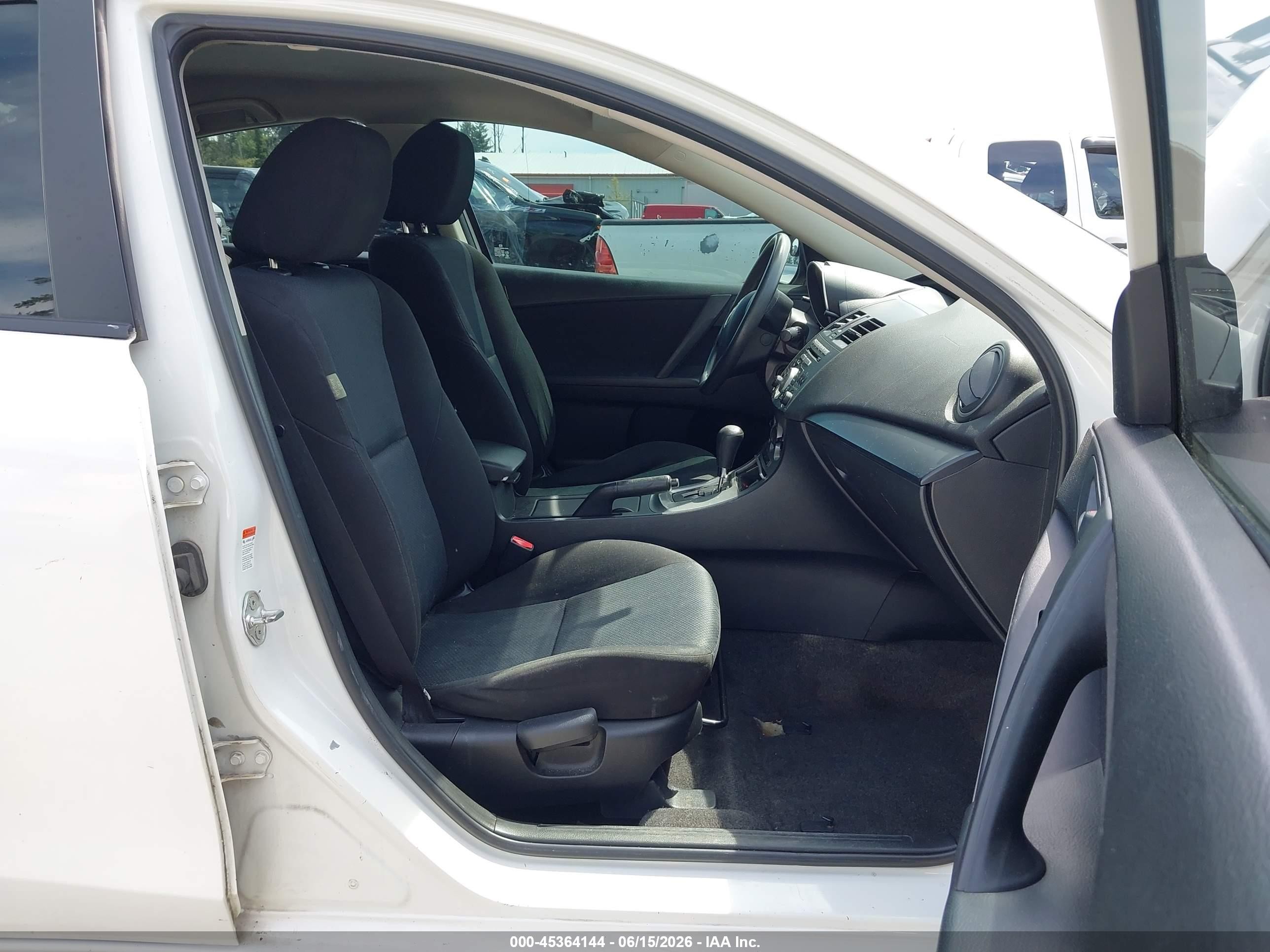 2010 Mazda Mazda3 I Sport White vin: JM1BL1SG9A1336340