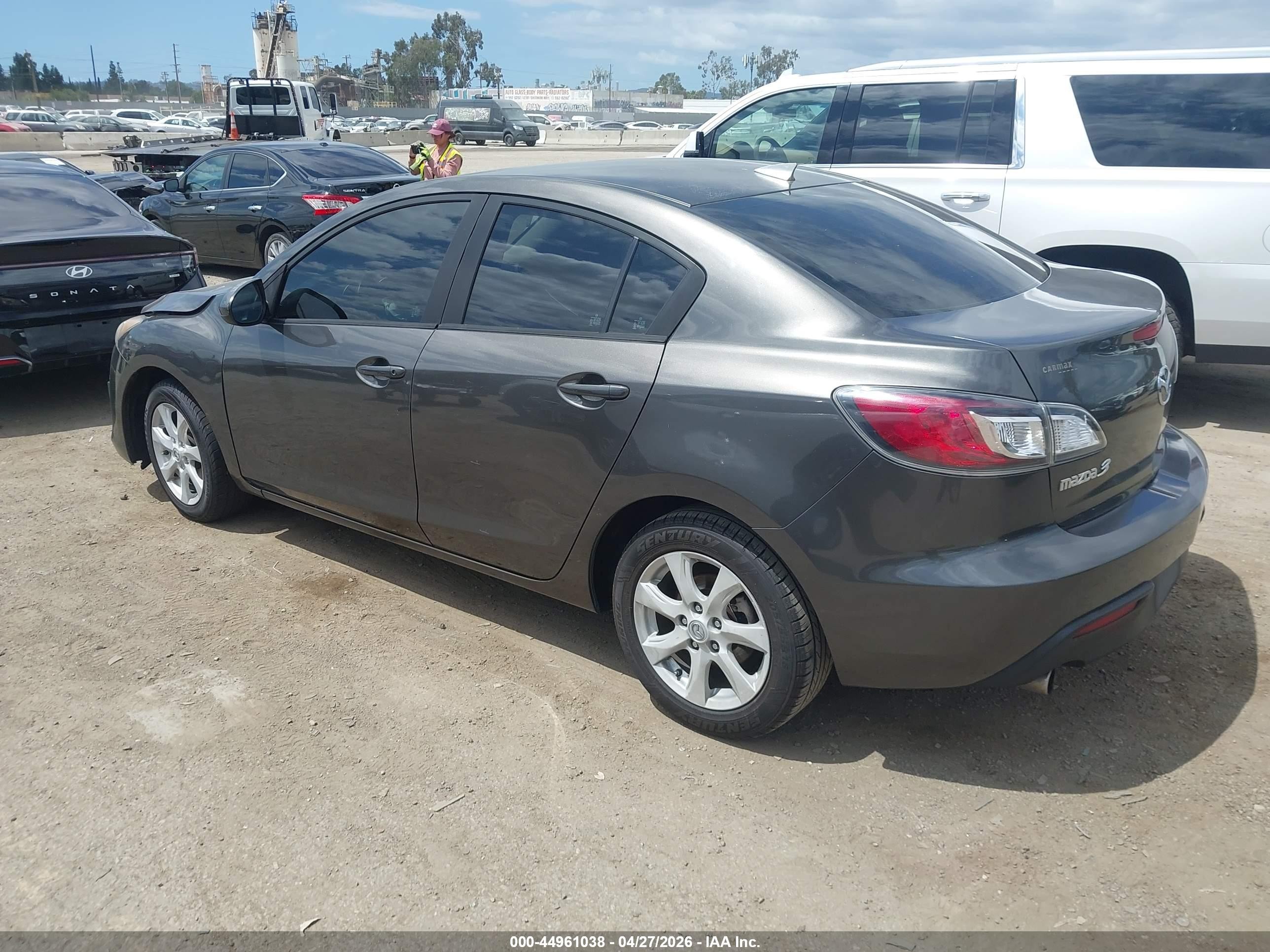 2010 Mazda Mazda3 I Touring Gray vin: JM1BL1SGXA1165713