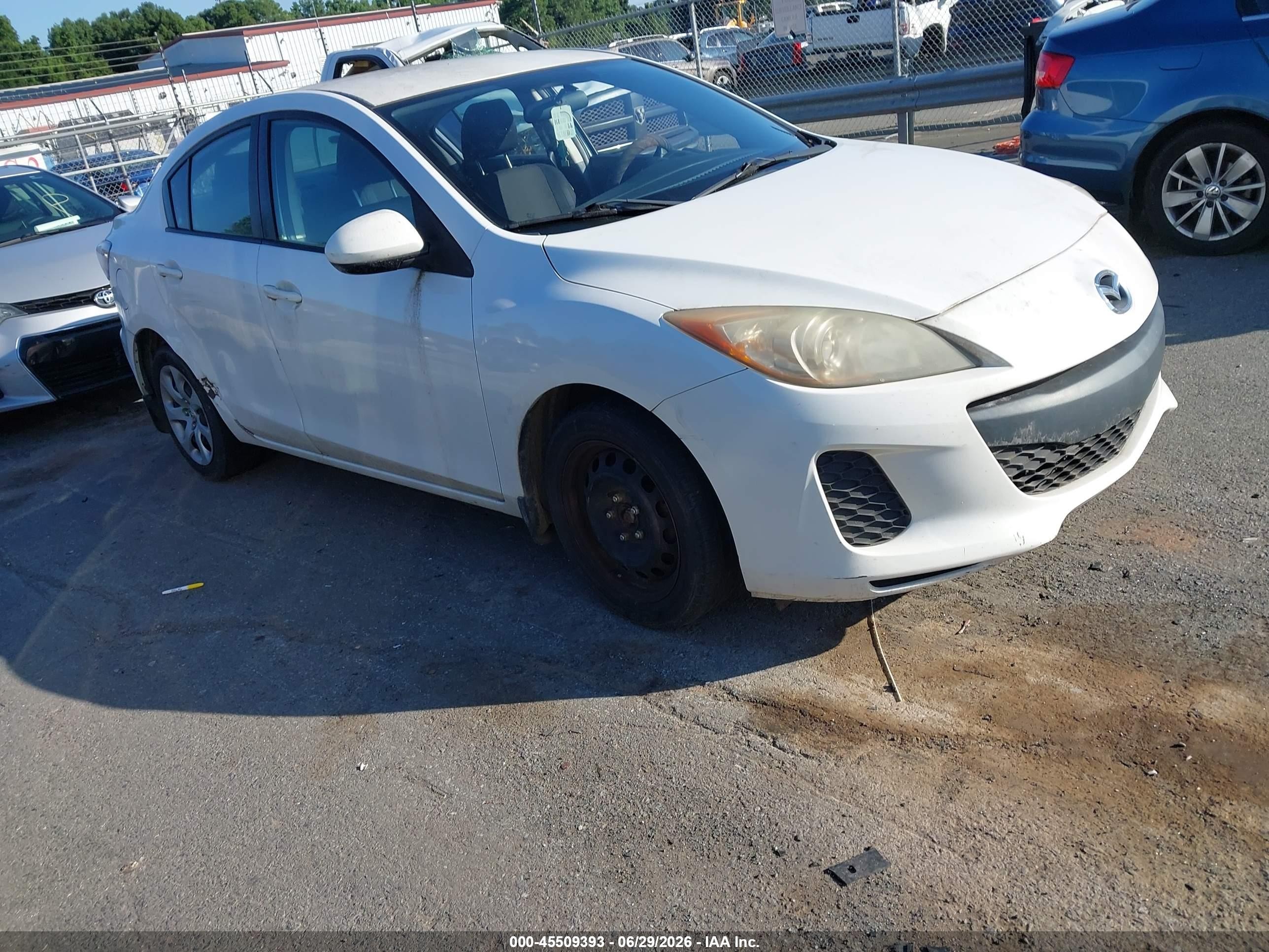 2013 Mazda Mazda3 I Sv White vin: JM1BL1TF0D1731968