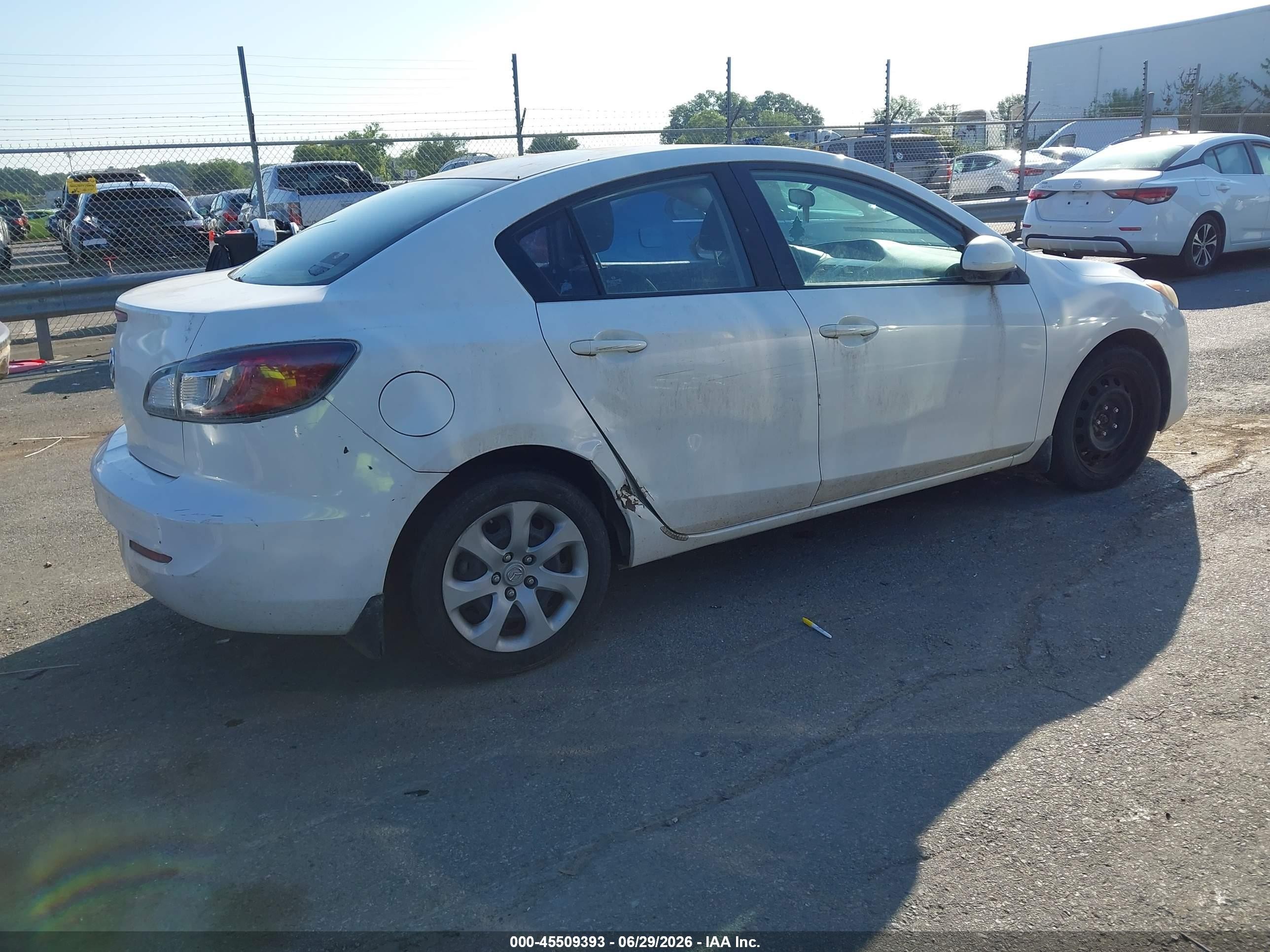2013 Mazda Mazda3 I Sv White vin: JM1BL1TF0D1731968