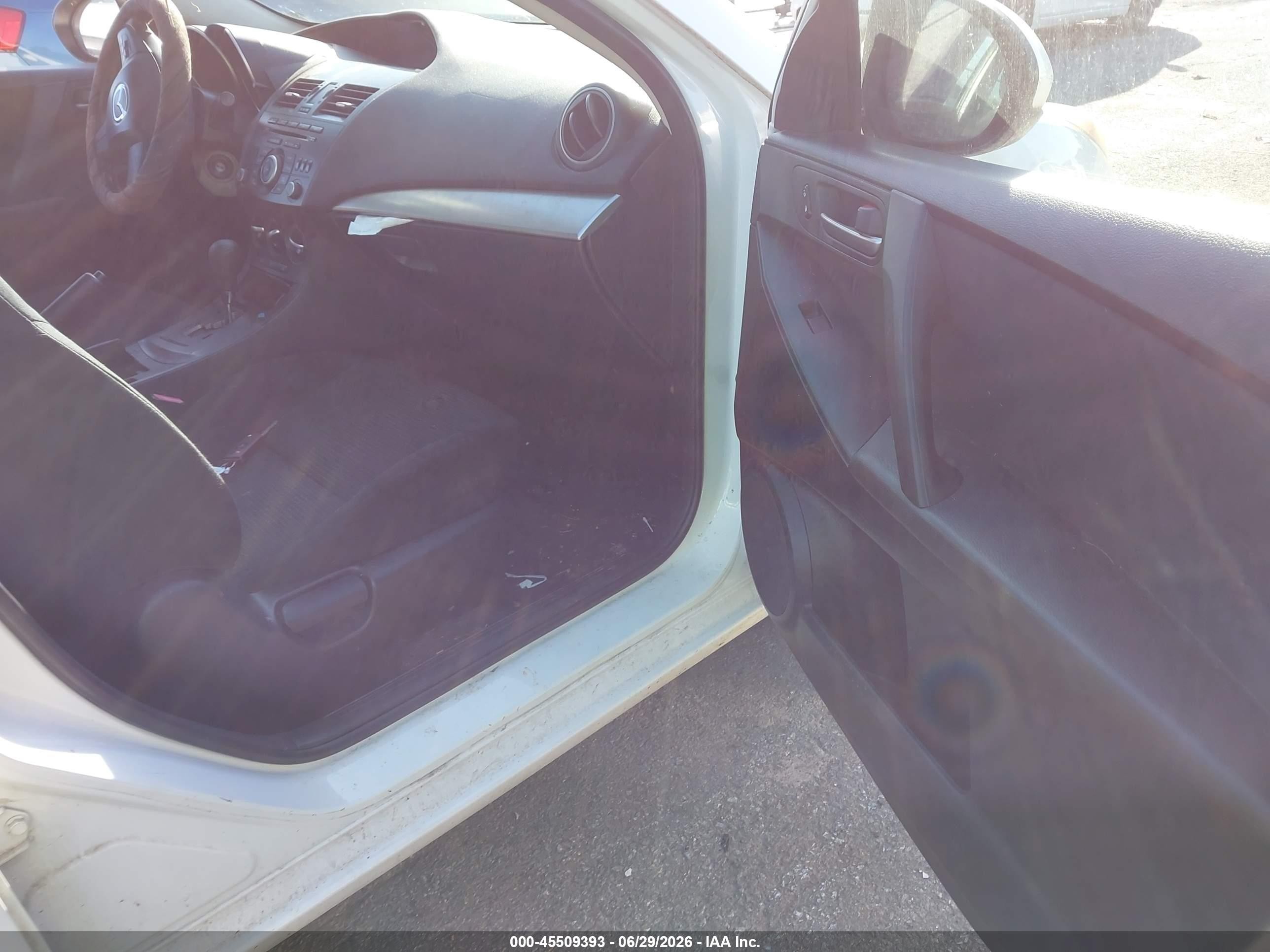 2013 Mazda Mazda3 I Sv White vin: JM1BL1TF0D1731968