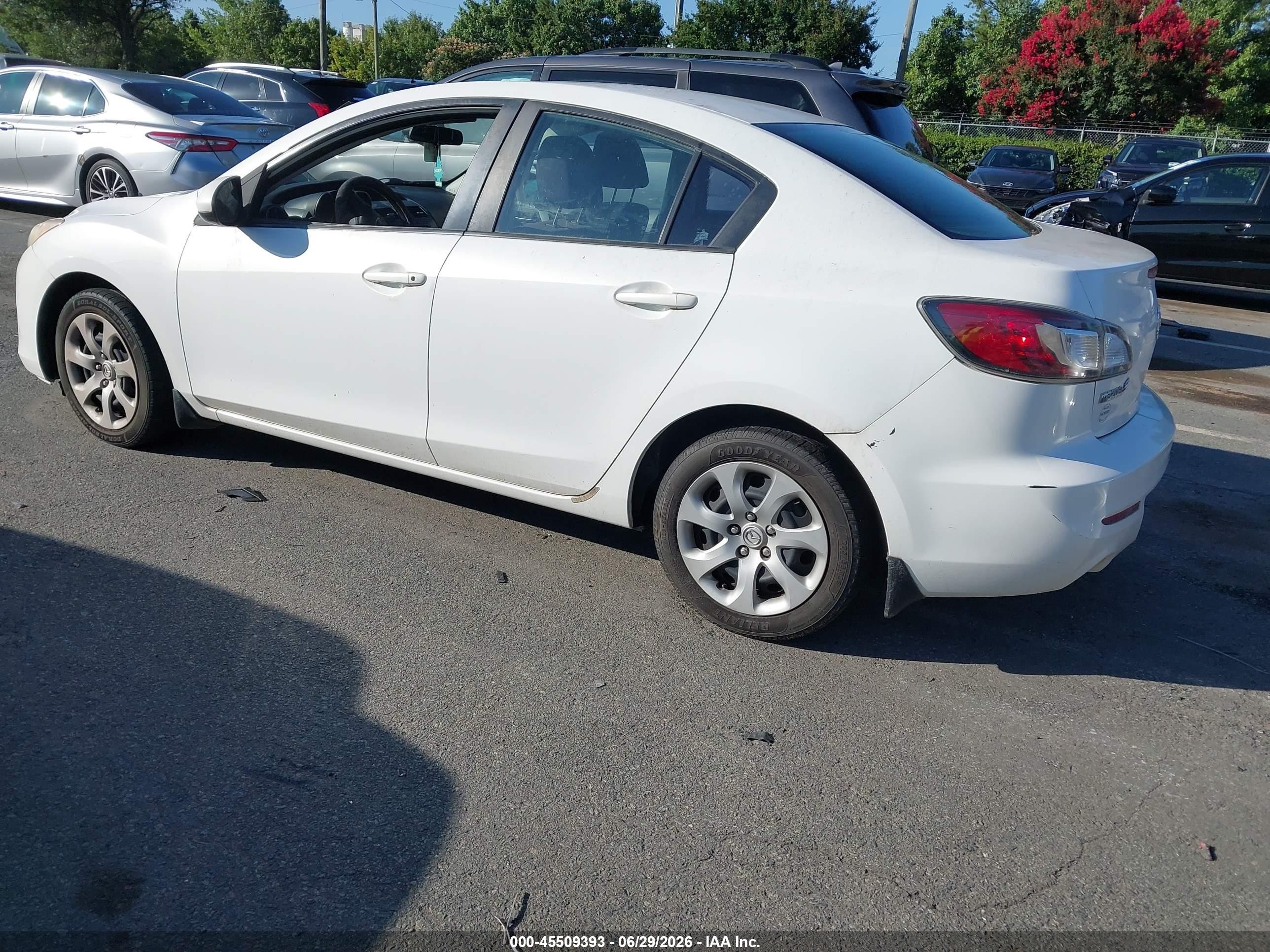2013 Mazda Mazda3 I Sv White vin: JM1BL1TF0D1731968