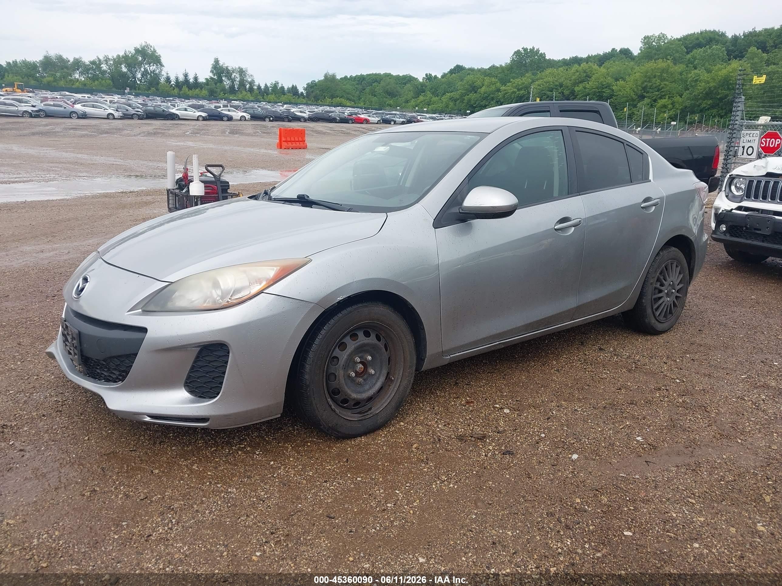 2013 Mazda Mazda3 I Sv Gray vin: JM1BL1TF0D1766509