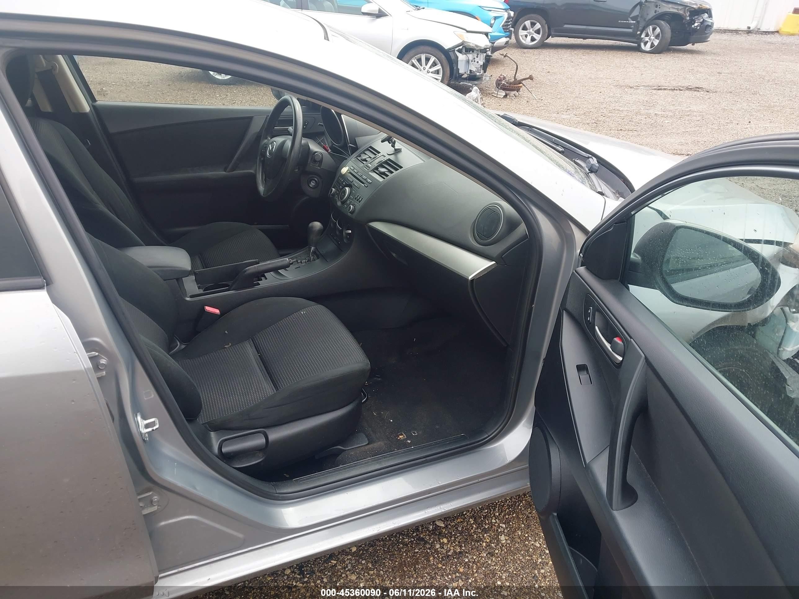 2013 Mazda Mazda3 I Sv Gray vin: JM1BL1TF0D1766509