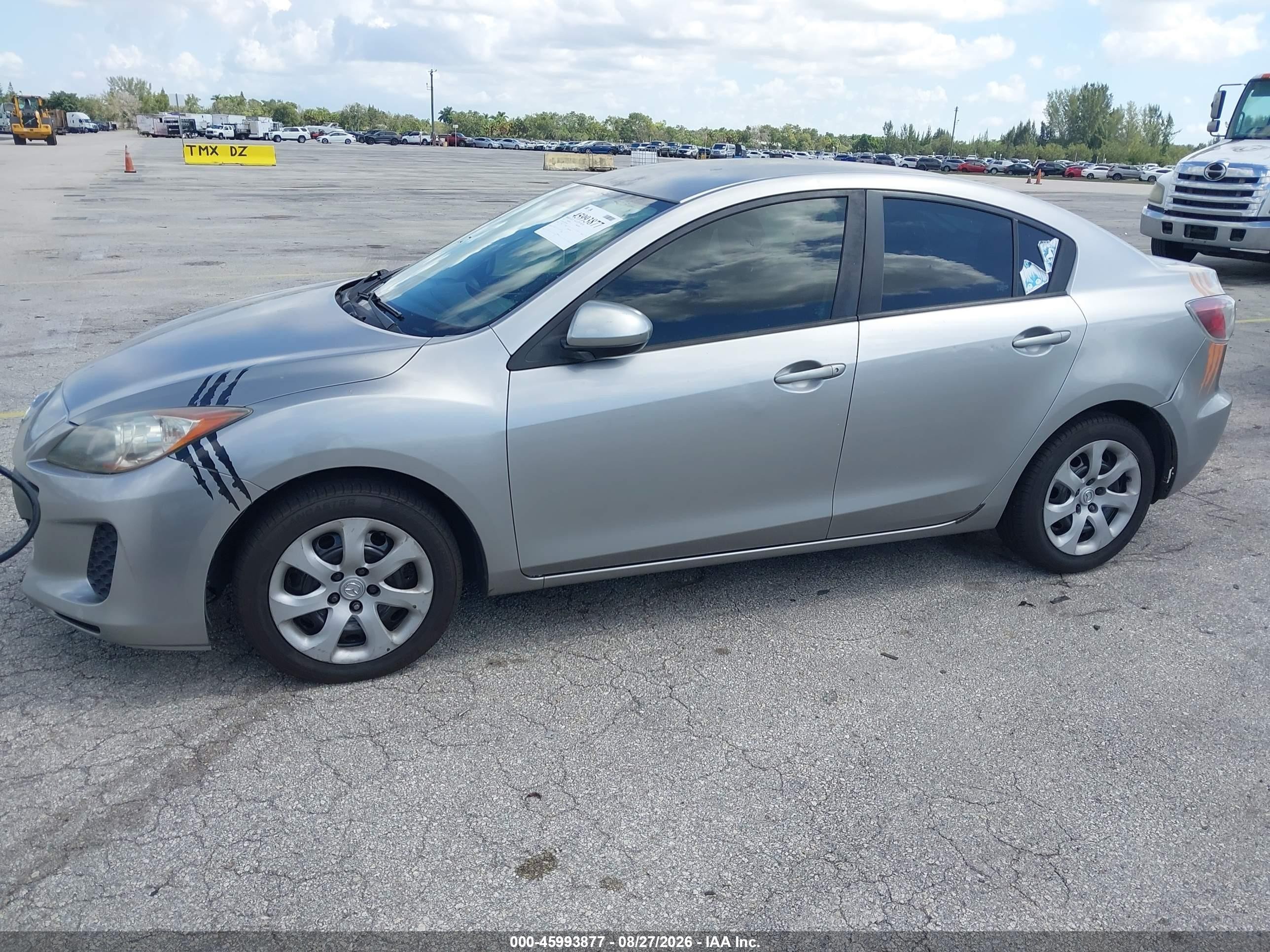 2013 Mazda Mazda3 I Sv Серебряный vin: JM1BL1TF2D1746410