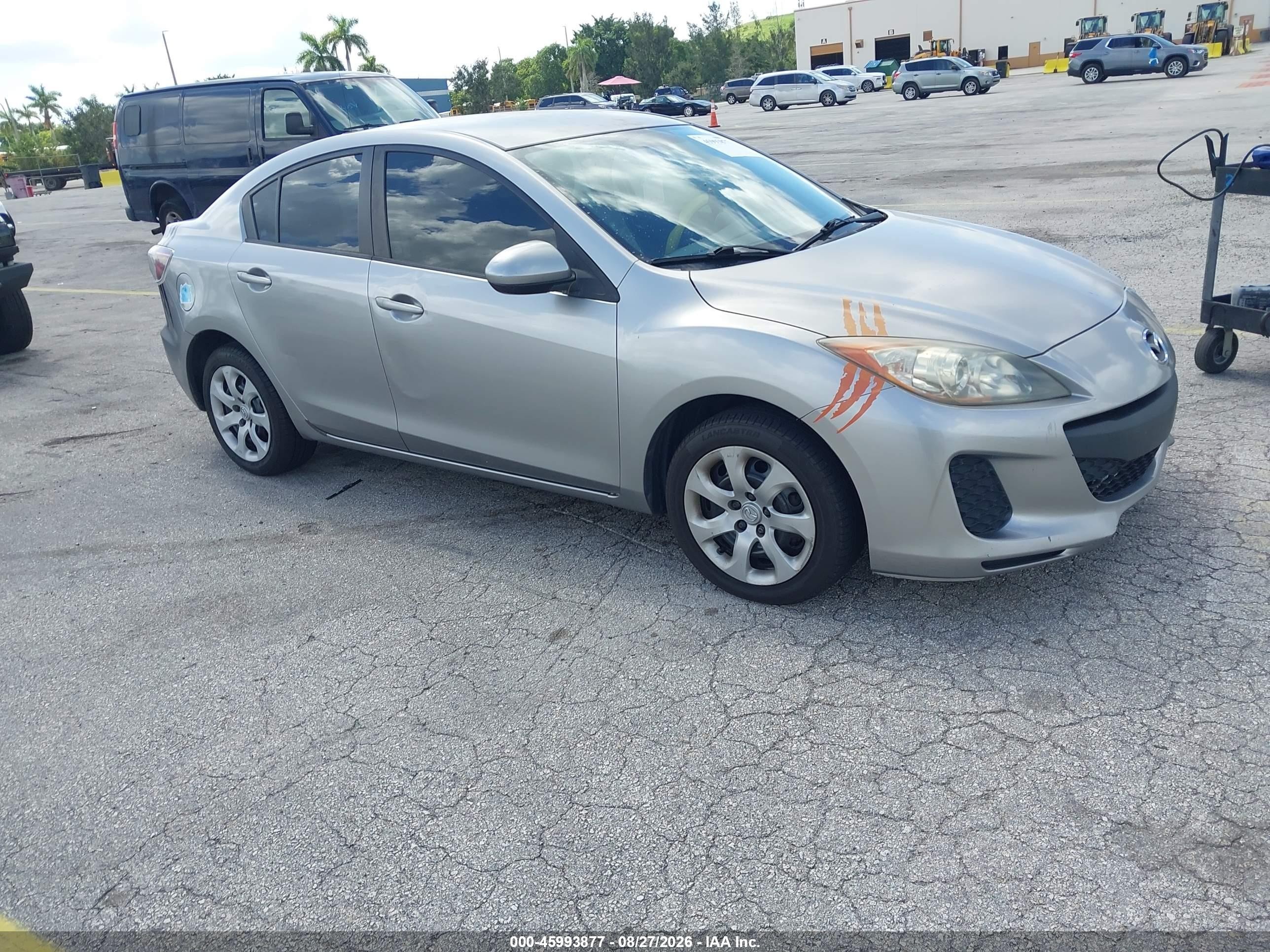 2013 Mazda Mazda3 I Sv Серебряный vin: JM1BL1TF2D1746410