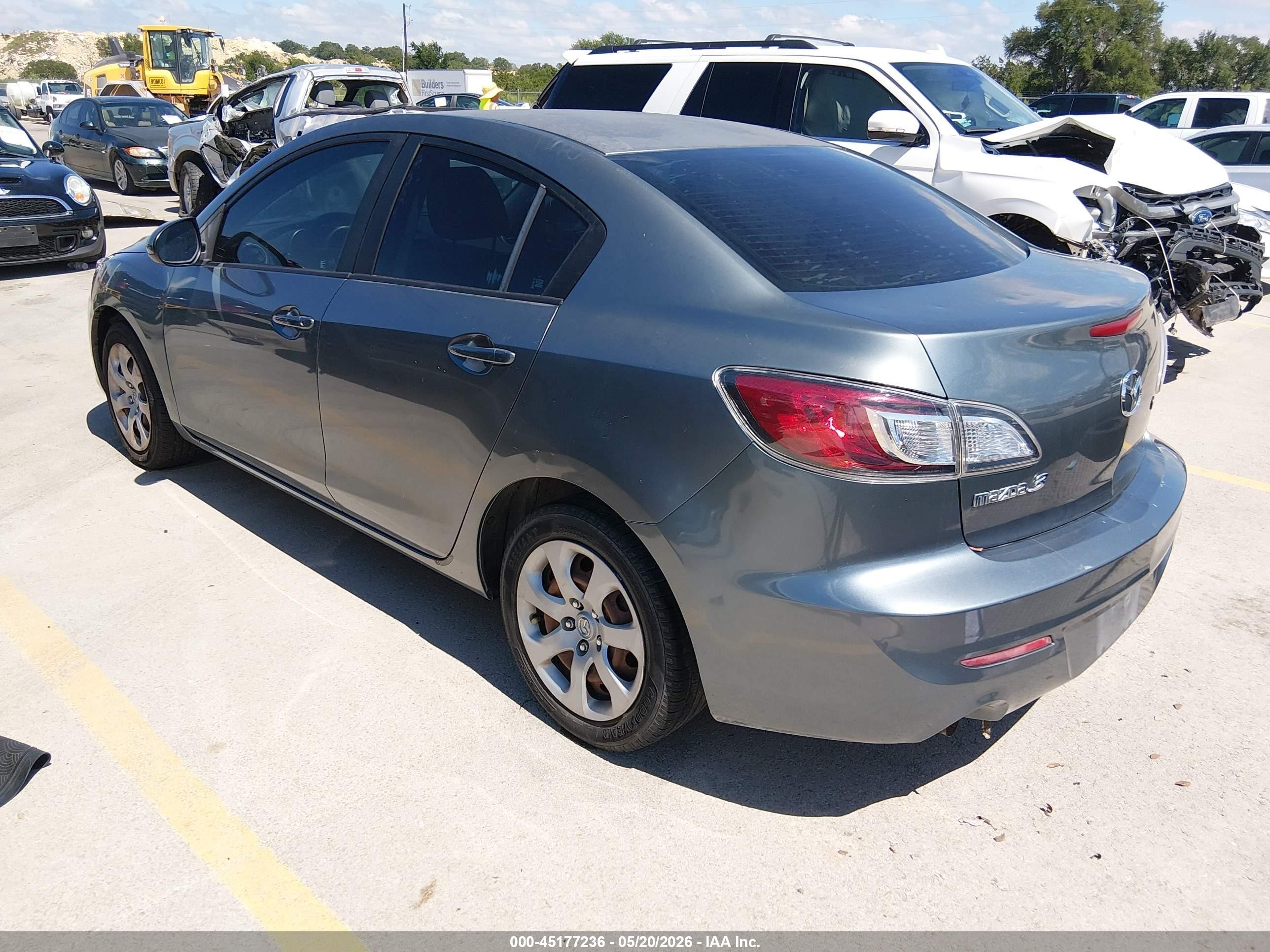 2013 Mazda Mazda3 I Sv Серый vin: JM1BL1TF3D1724867