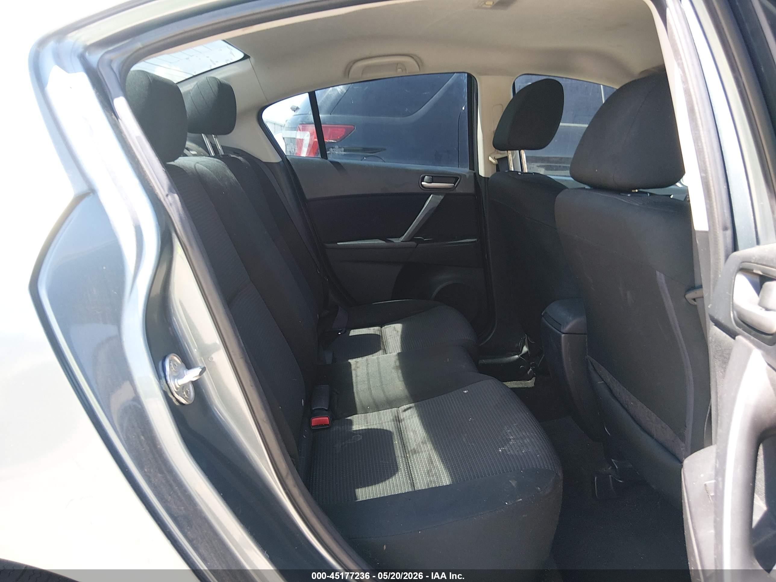 2013 Mazda Mazda3 I Sv Серый vin: JM1BL1TF3D1724867