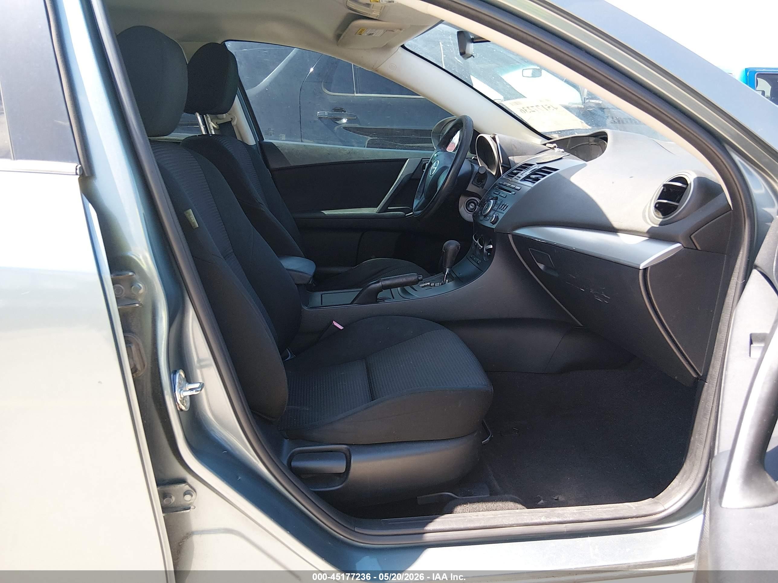2013 Mazda Mazda3 I Sv Серый vin: JM1BL1TF3D1724867
