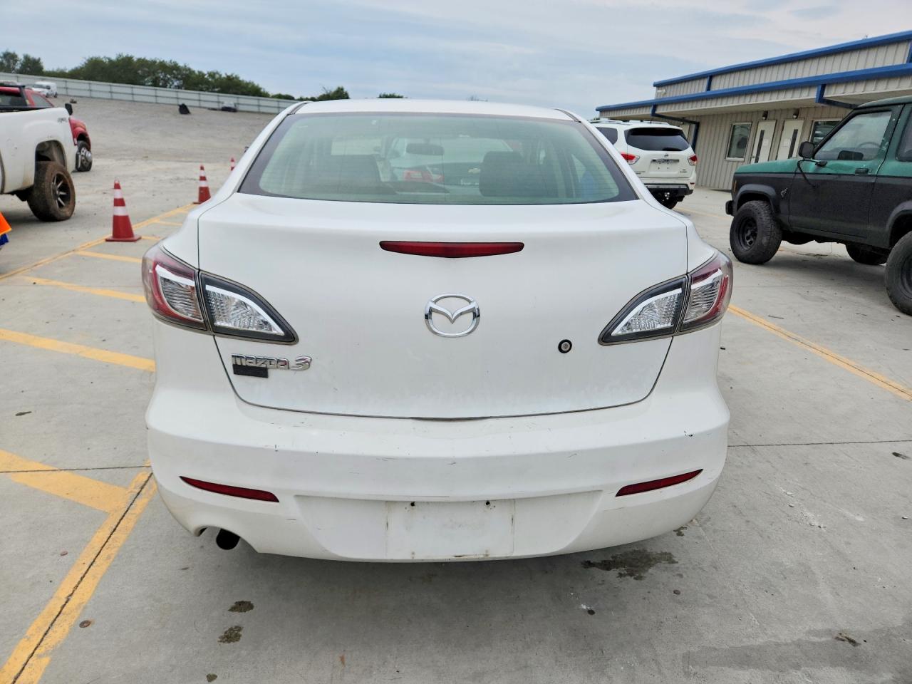 2013 Mazda 3 I White vin: JM1BL1TF4D1817400