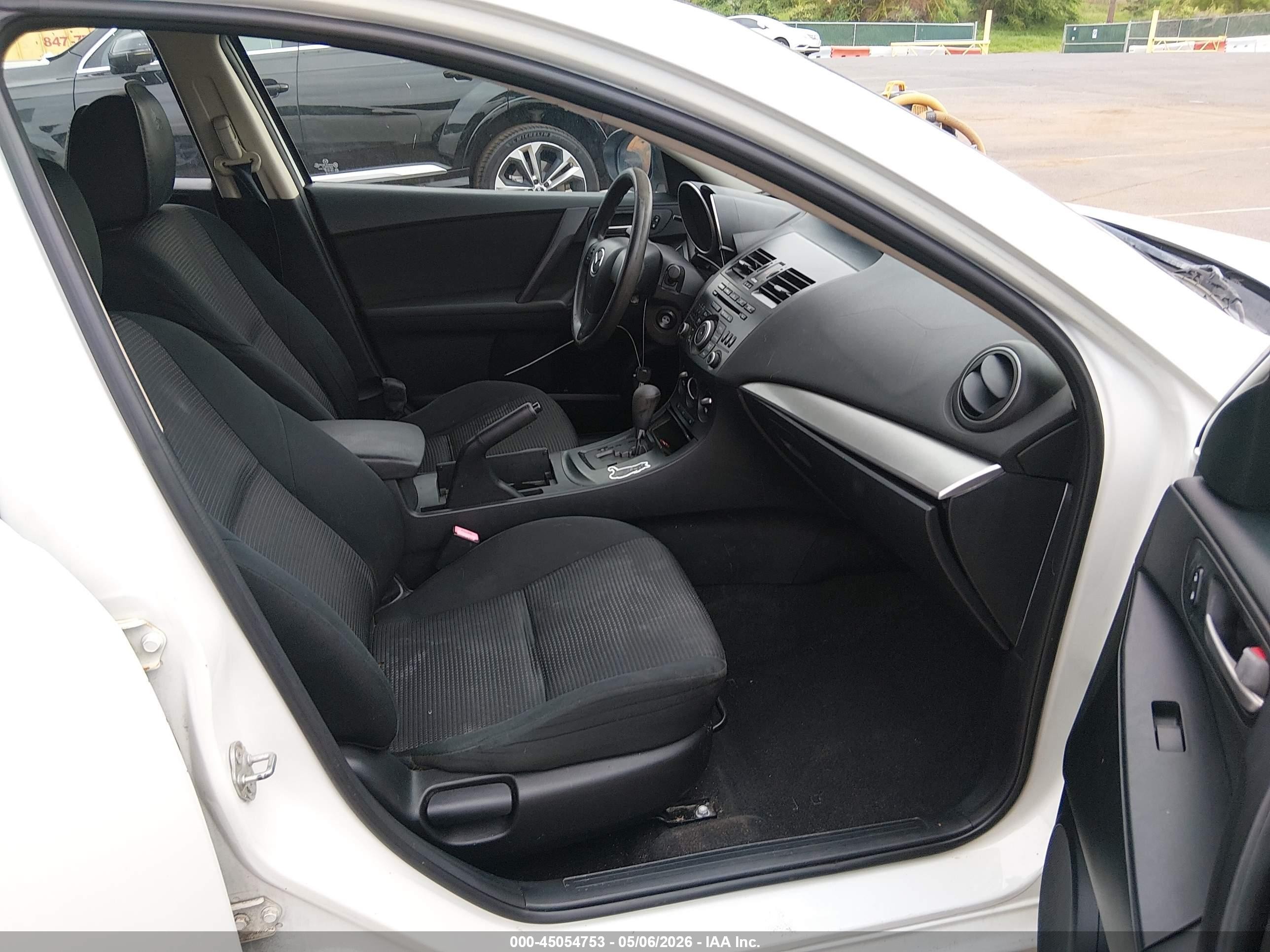 2013 Mazda Mazda3 I Sv Белый vin: JM1BL1TF9D1831244