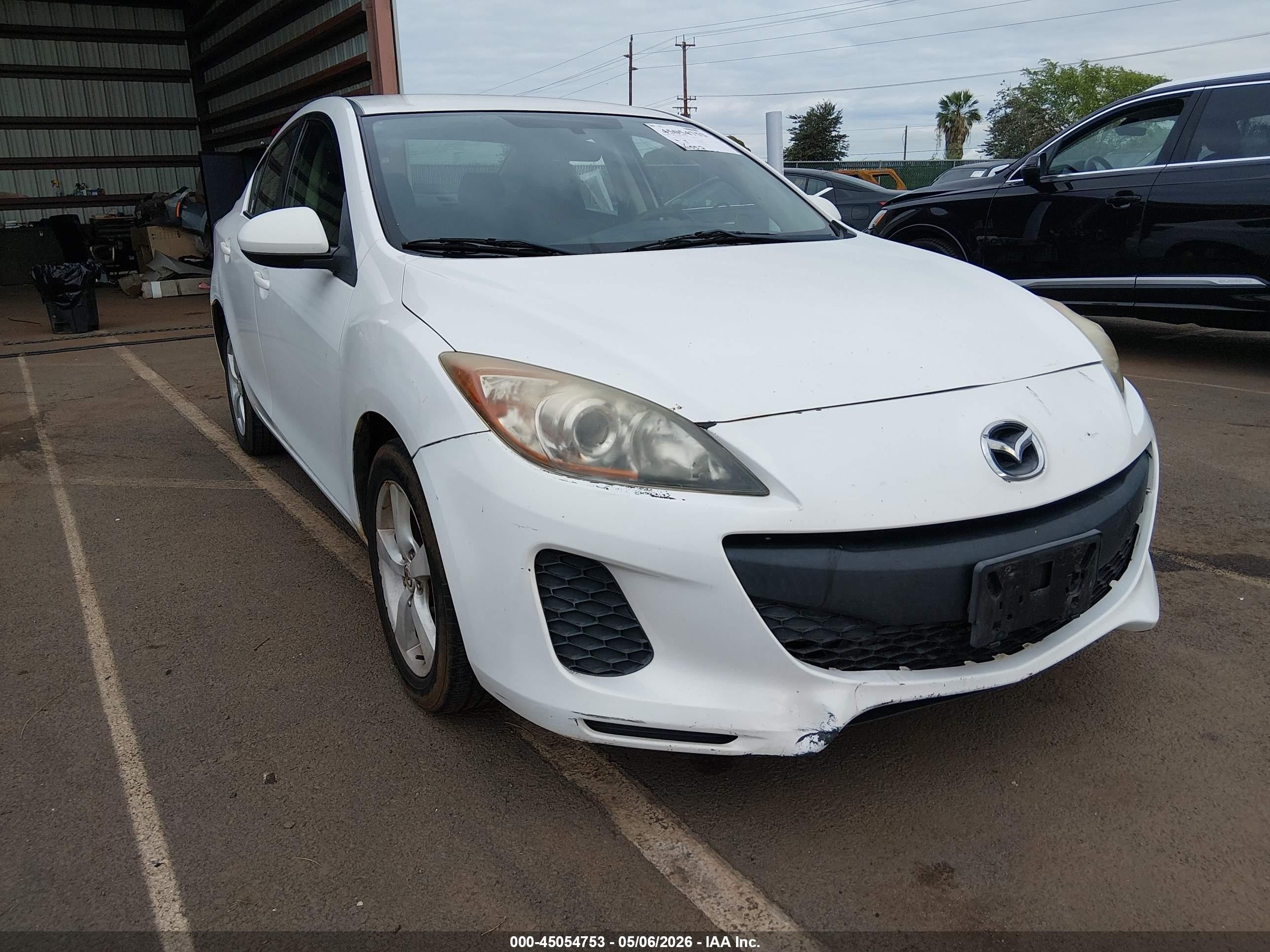 2013 Mazda Mazda3 I Sv Белый vin: JM1BL1TF9D1831244
